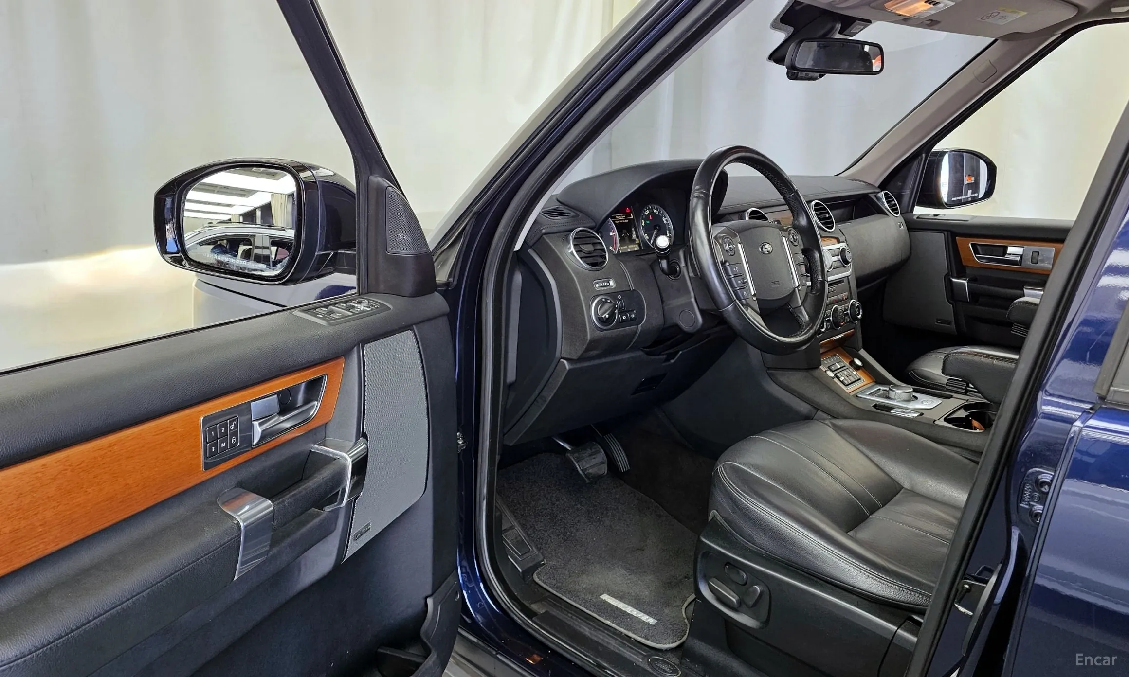 Land Rover Discovery 4 превью 10