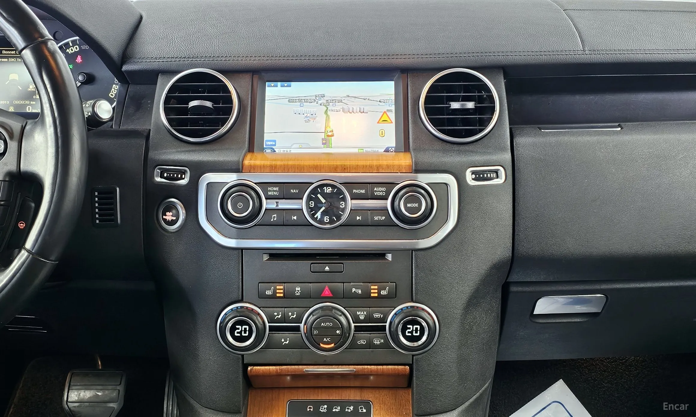 Land Rover Discovery 4 превью 14
