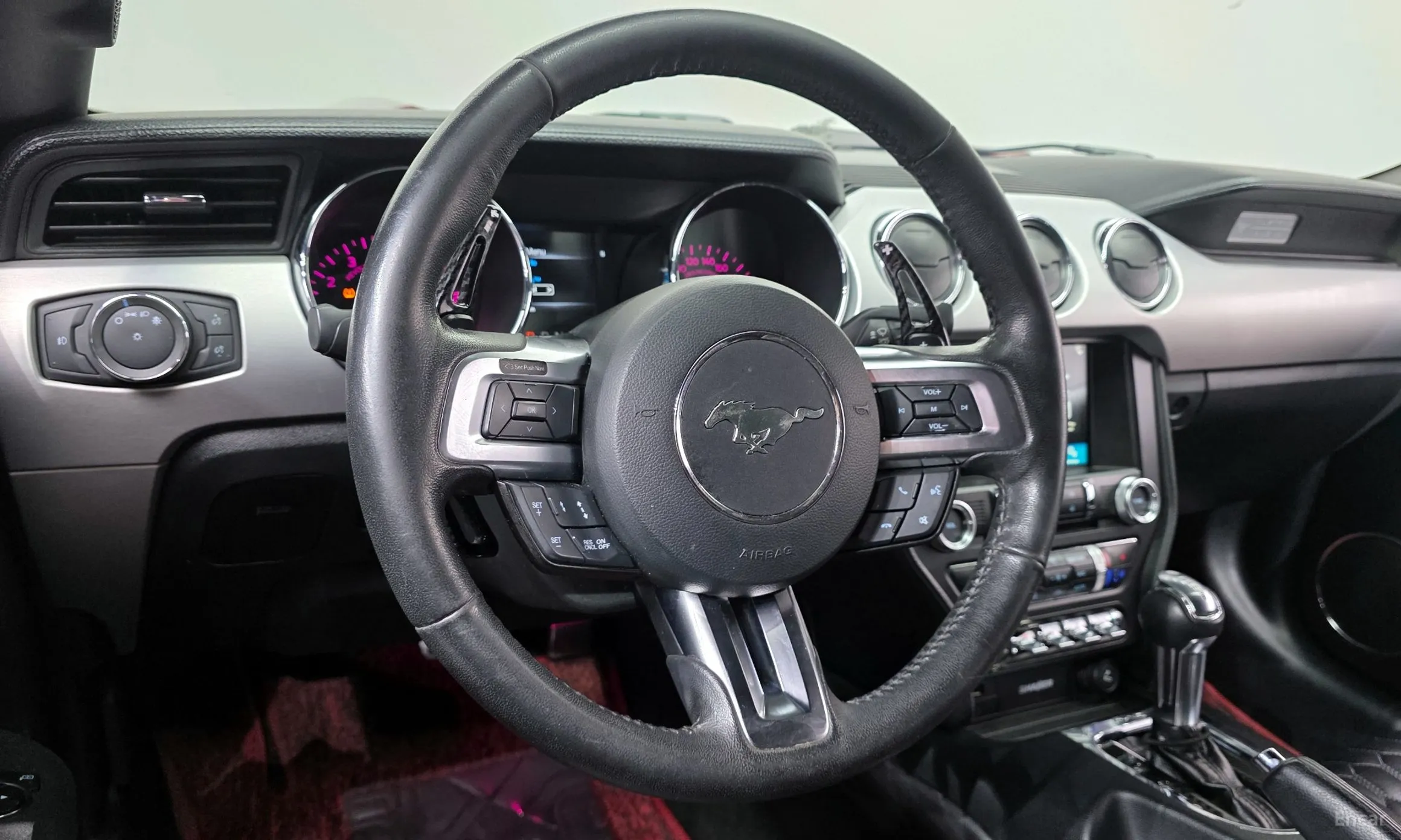 Ford Mustang превью 13
