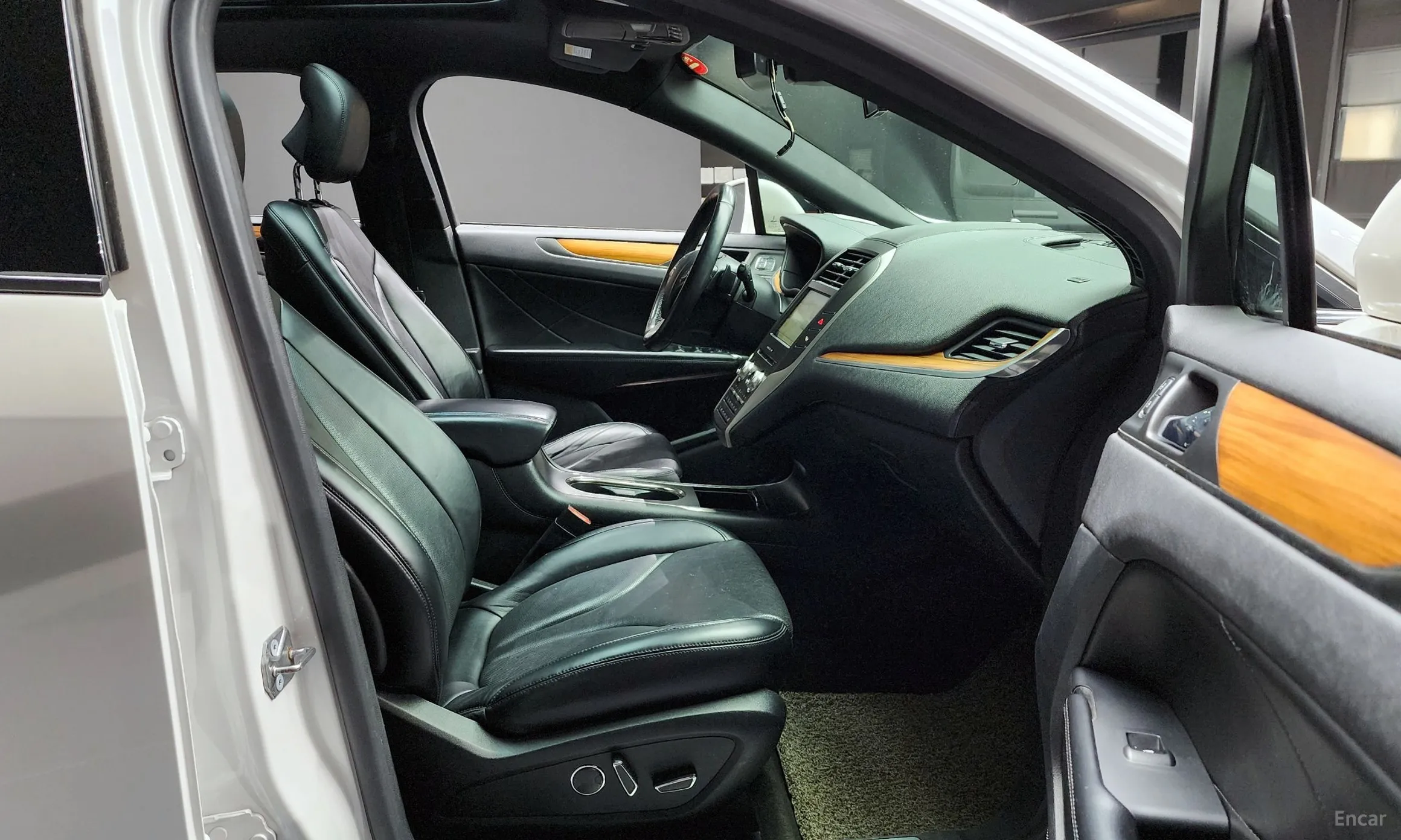 Lincoln MKC превью 10
