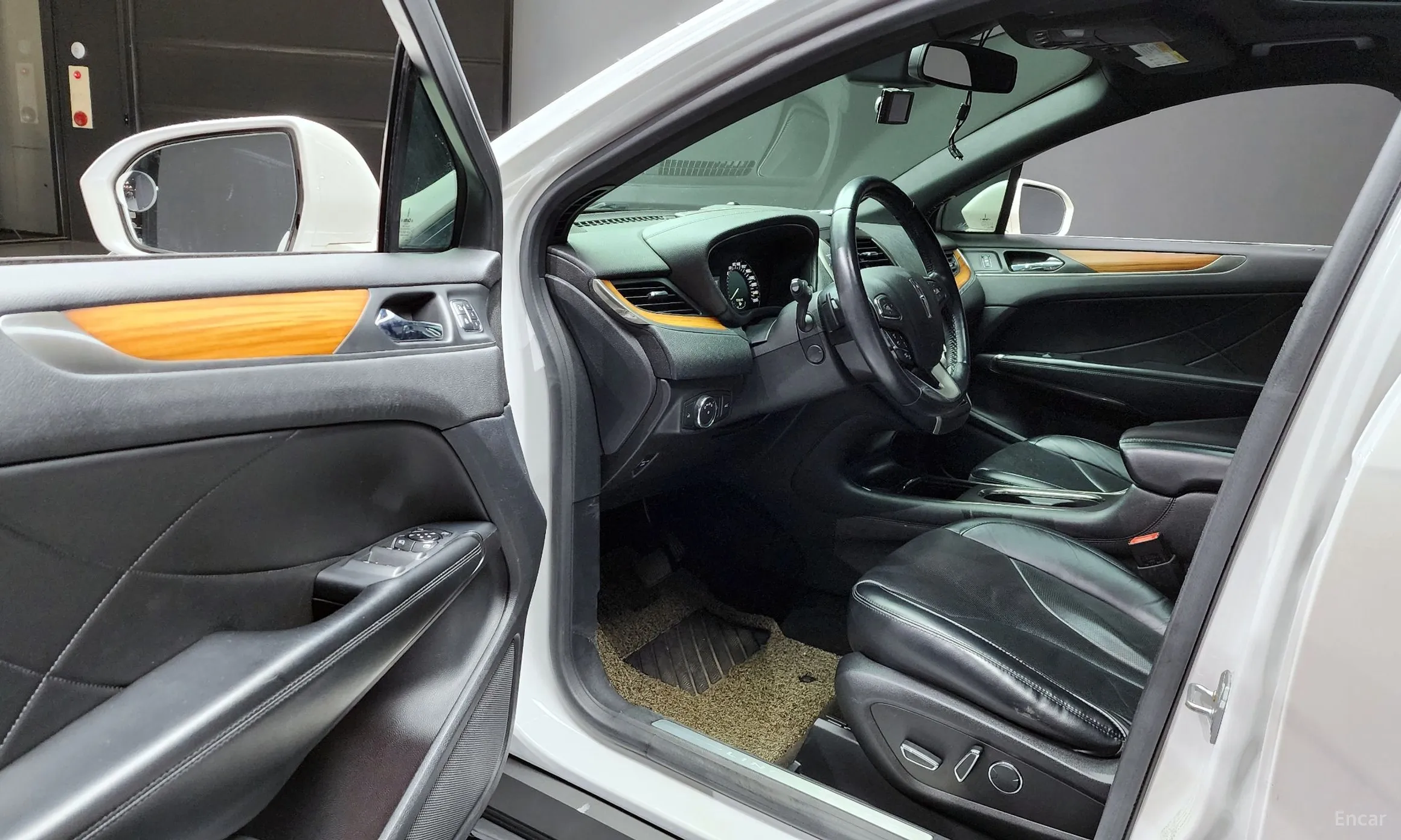Lincoln MKC превью 11