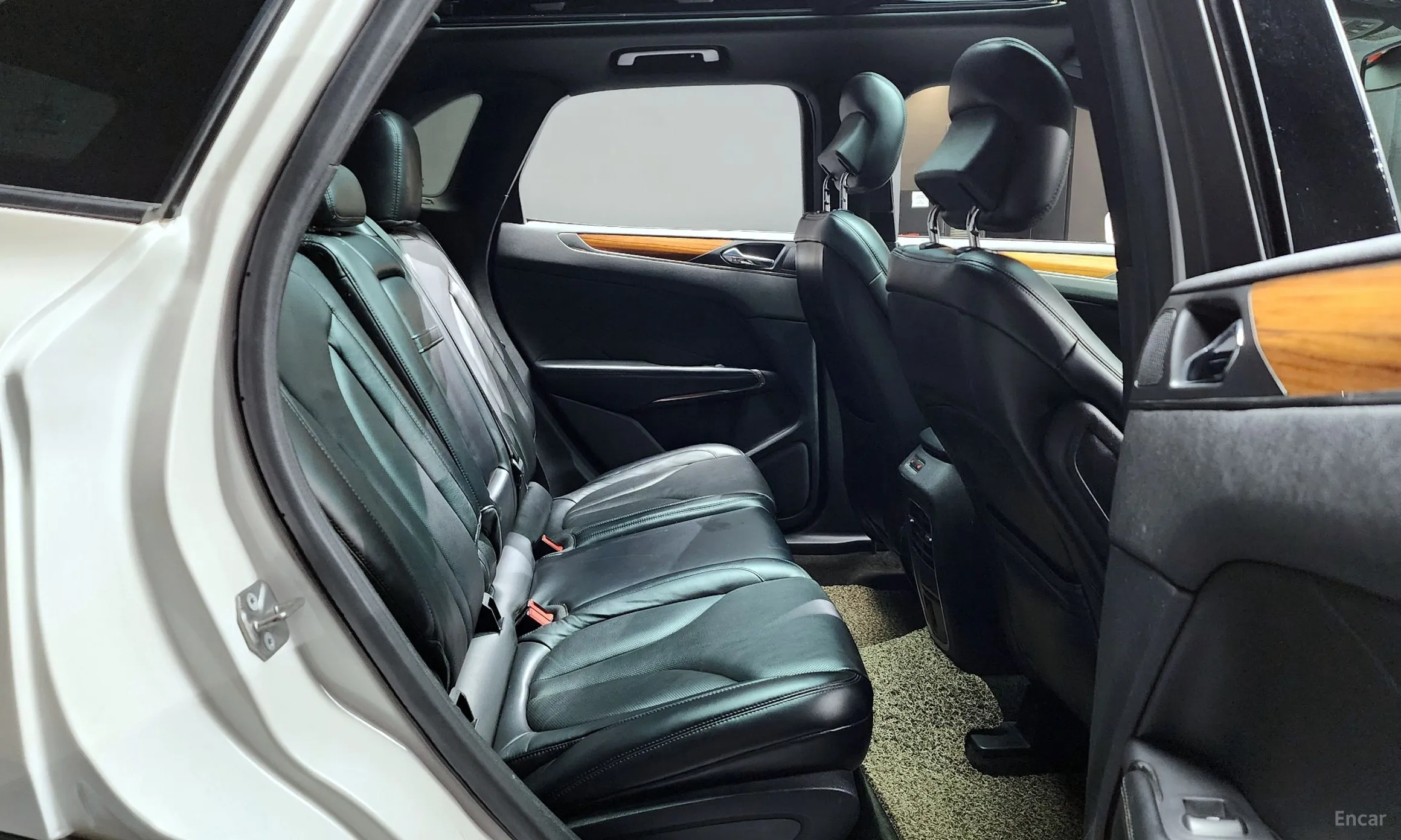 Lincoln MKC превью 12
