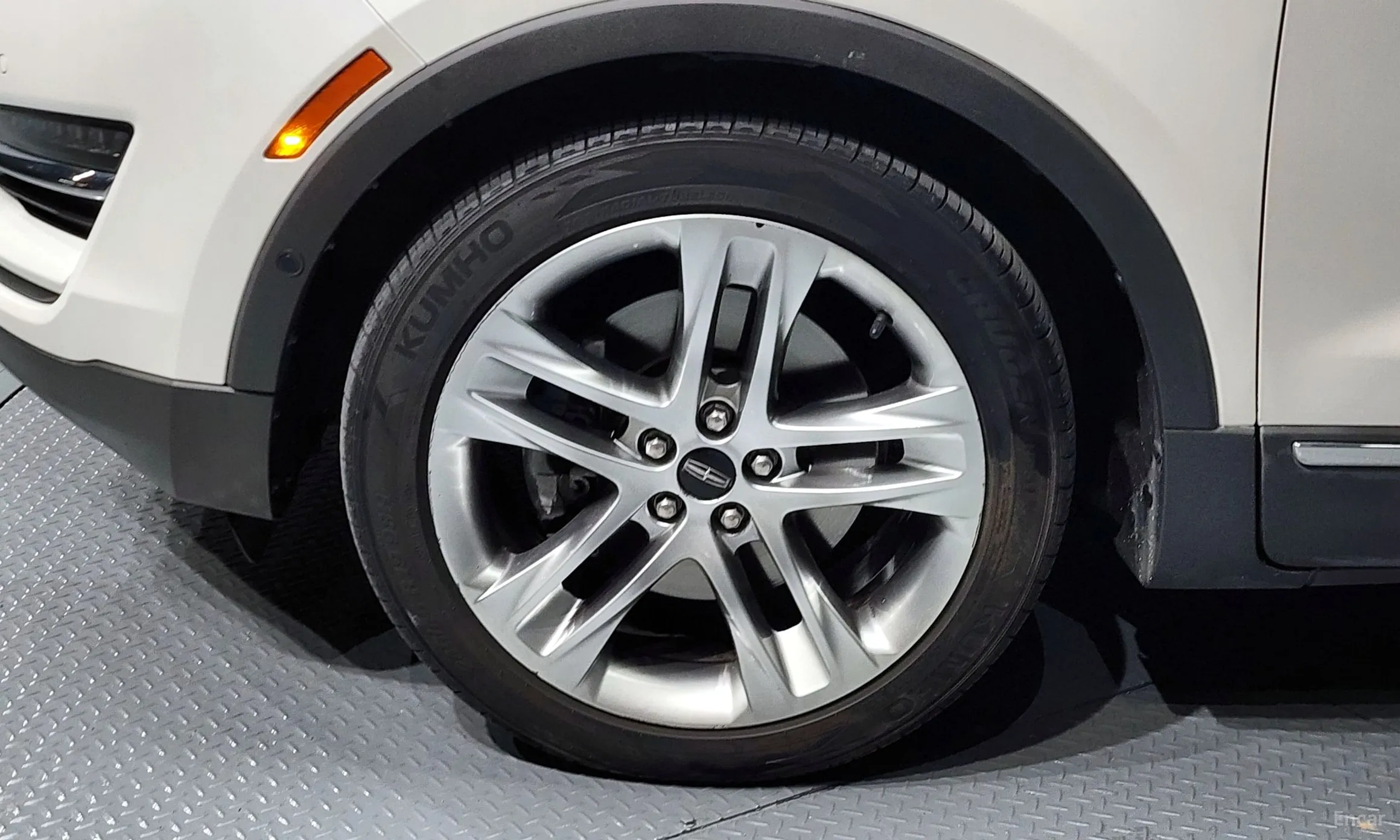 Lincoln MKC превью 5