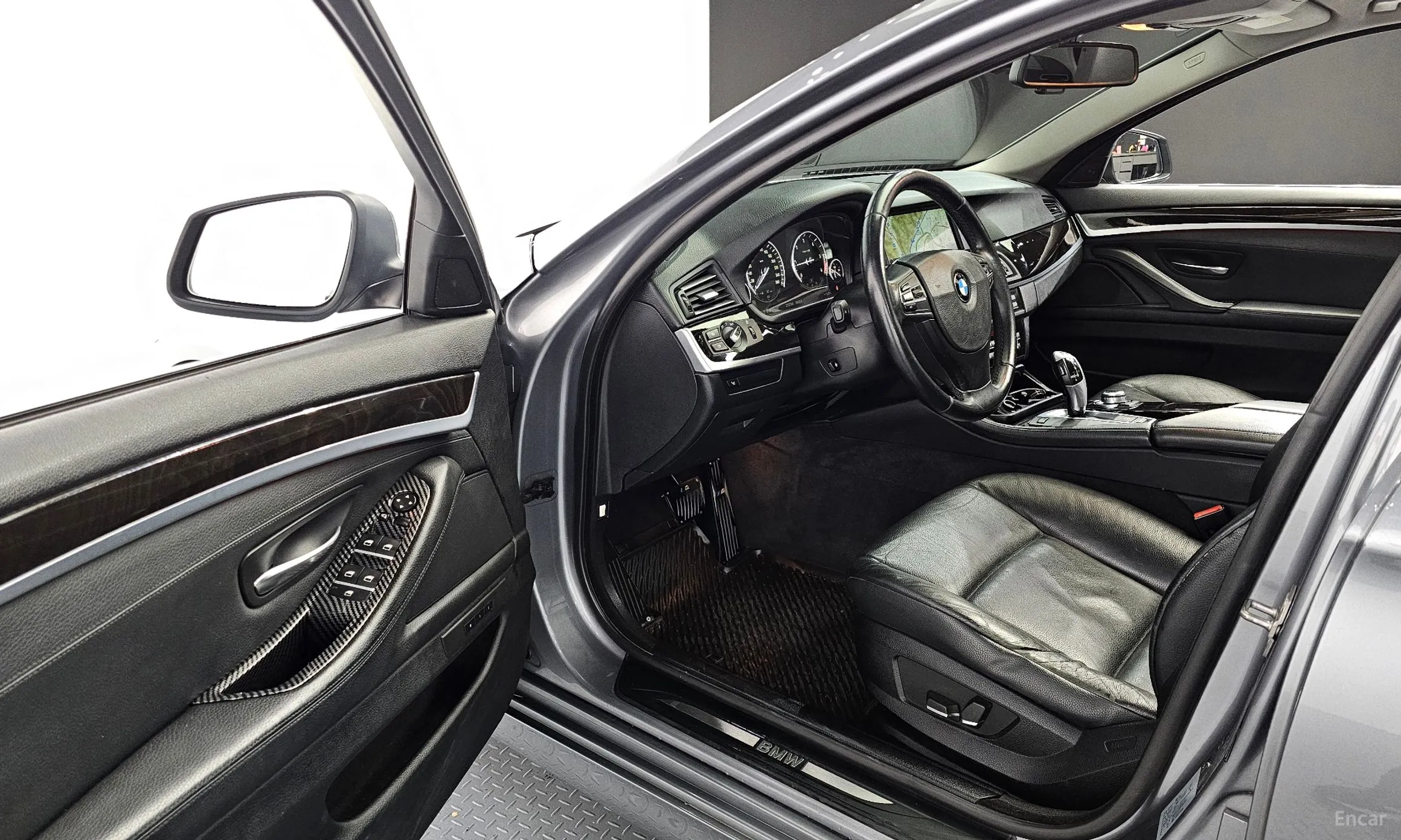 BMW 5 Series (F10) превью 11