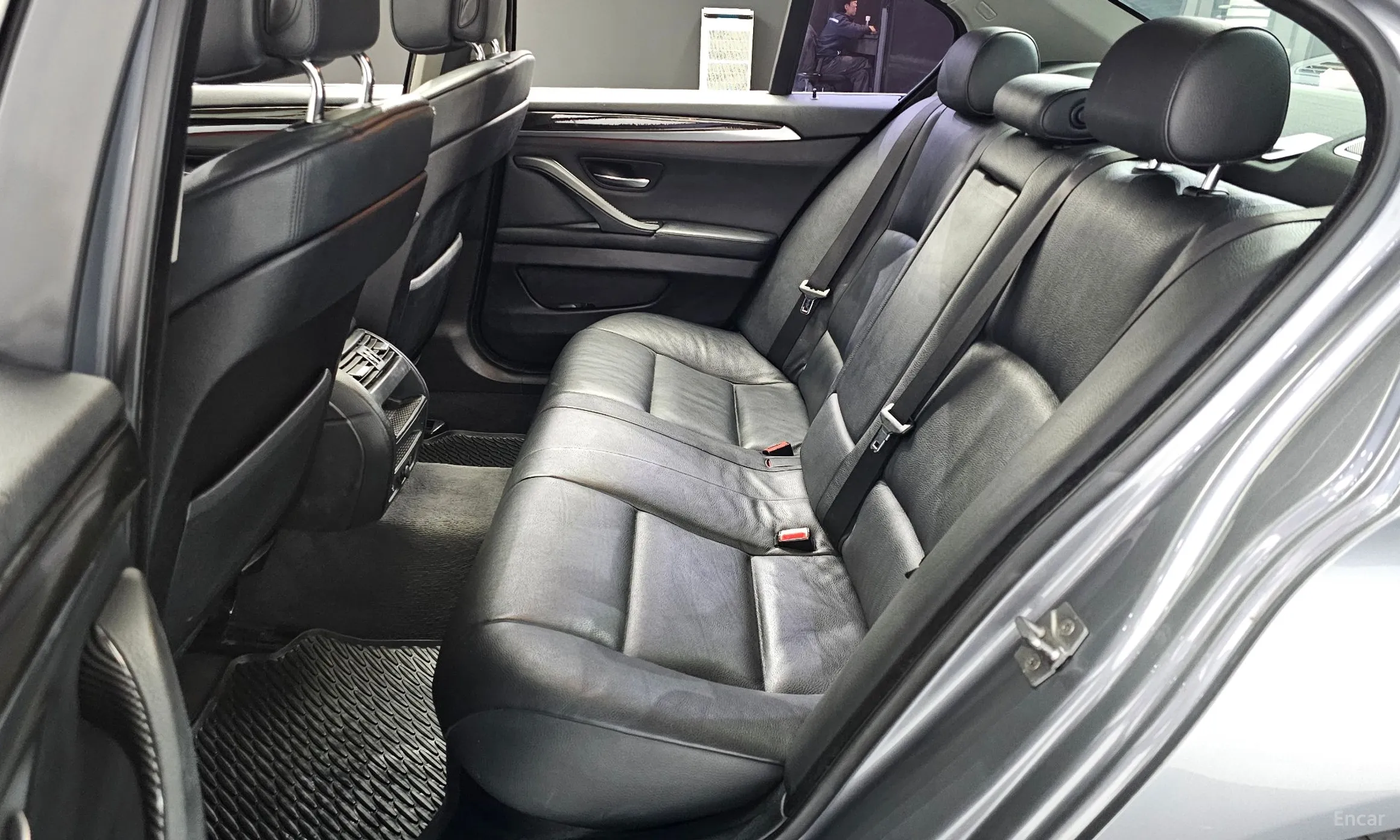 BMW 5 Series (F10) превью 12