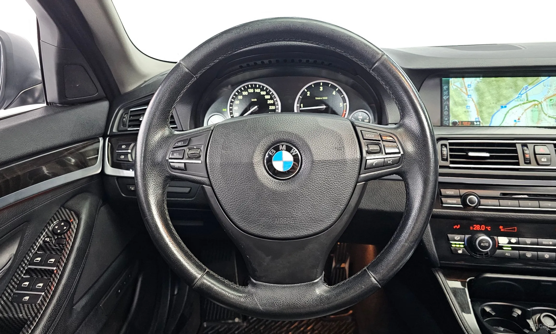 BMW 5 Series (F10) превью 13