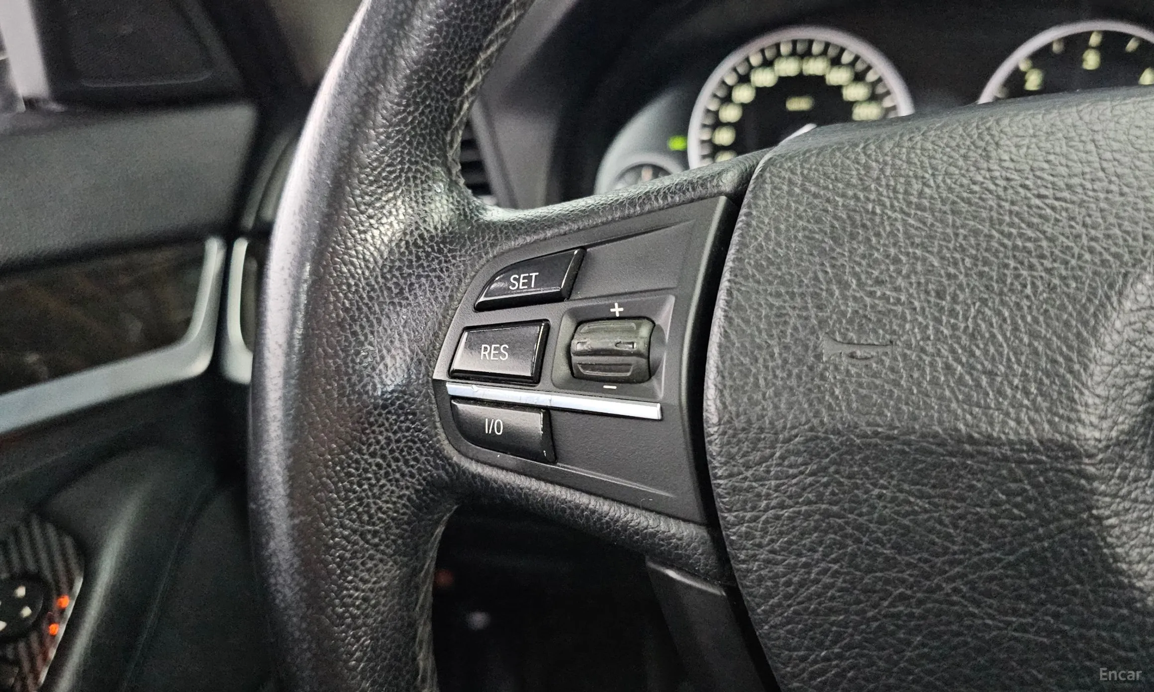 BMW 5 Series (F10) превью 18