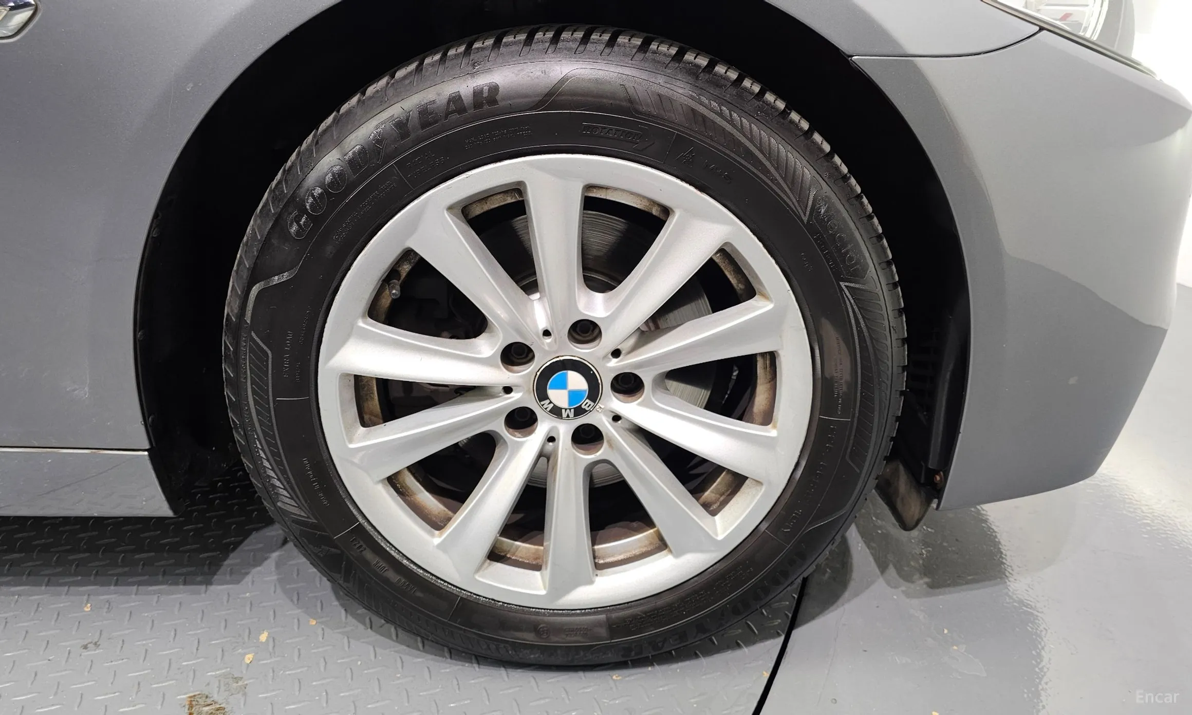 BMW 5 Series (F10) превью 5