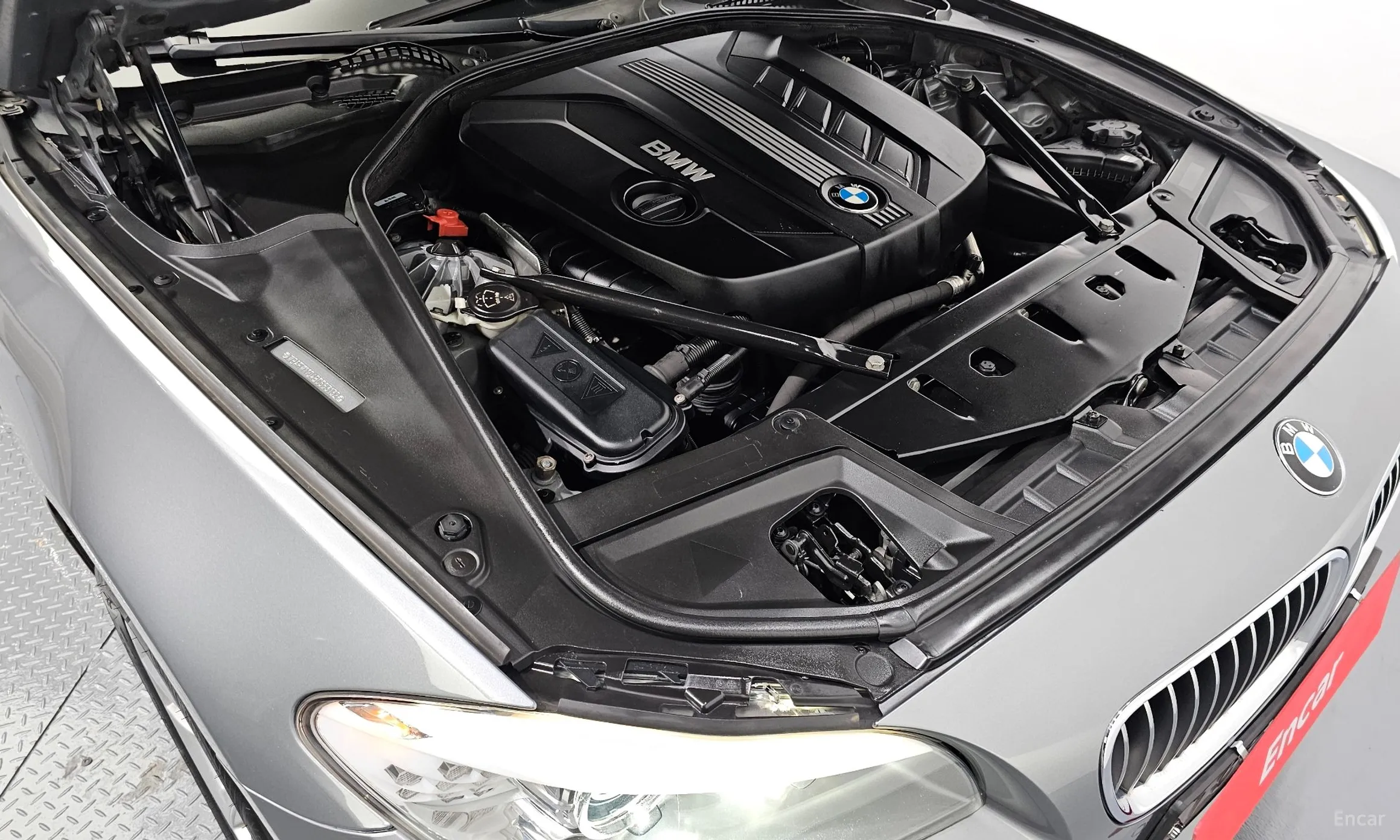 BMW 5 Series (F10) превью 6