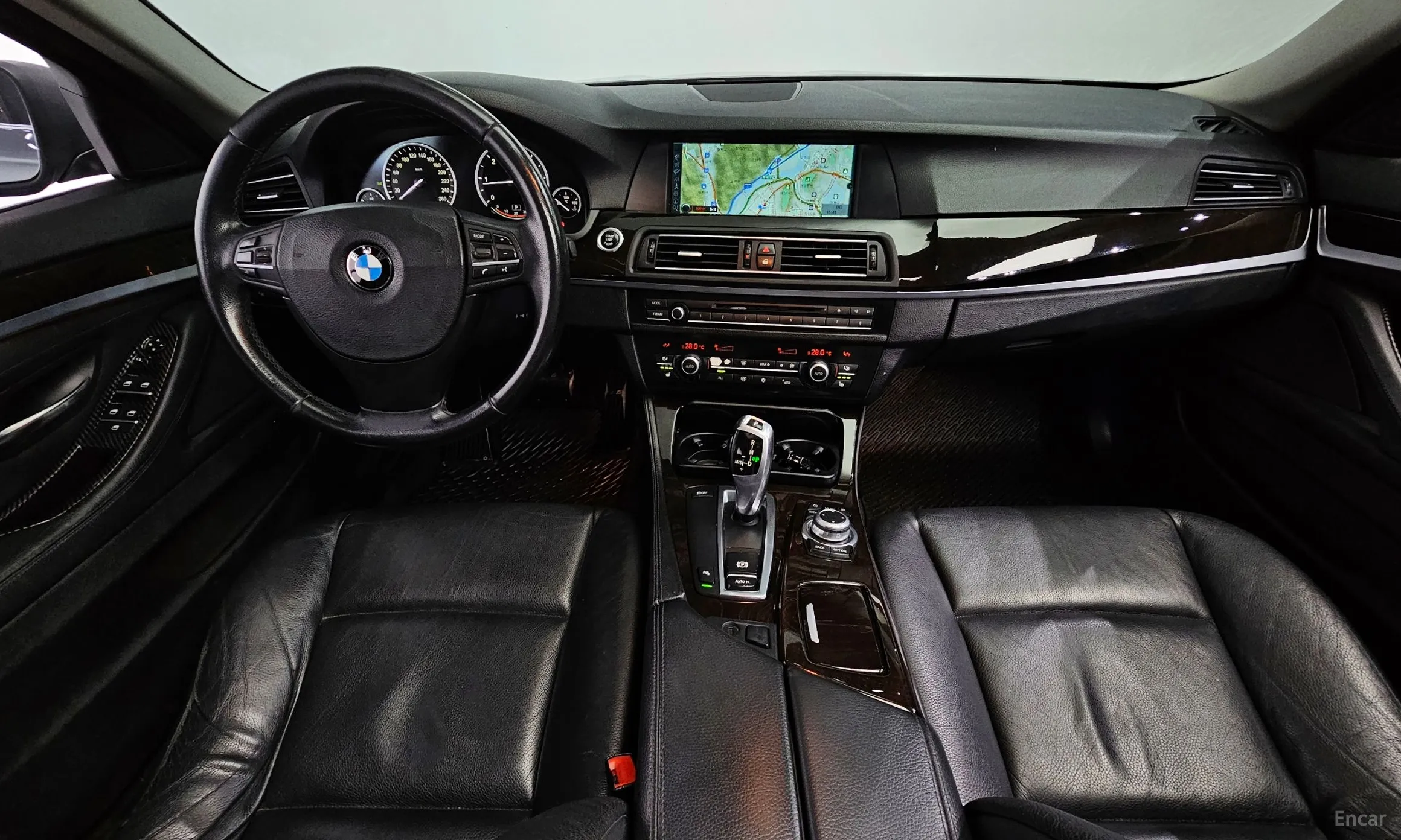 BMW 5 Series (F10) превью 7