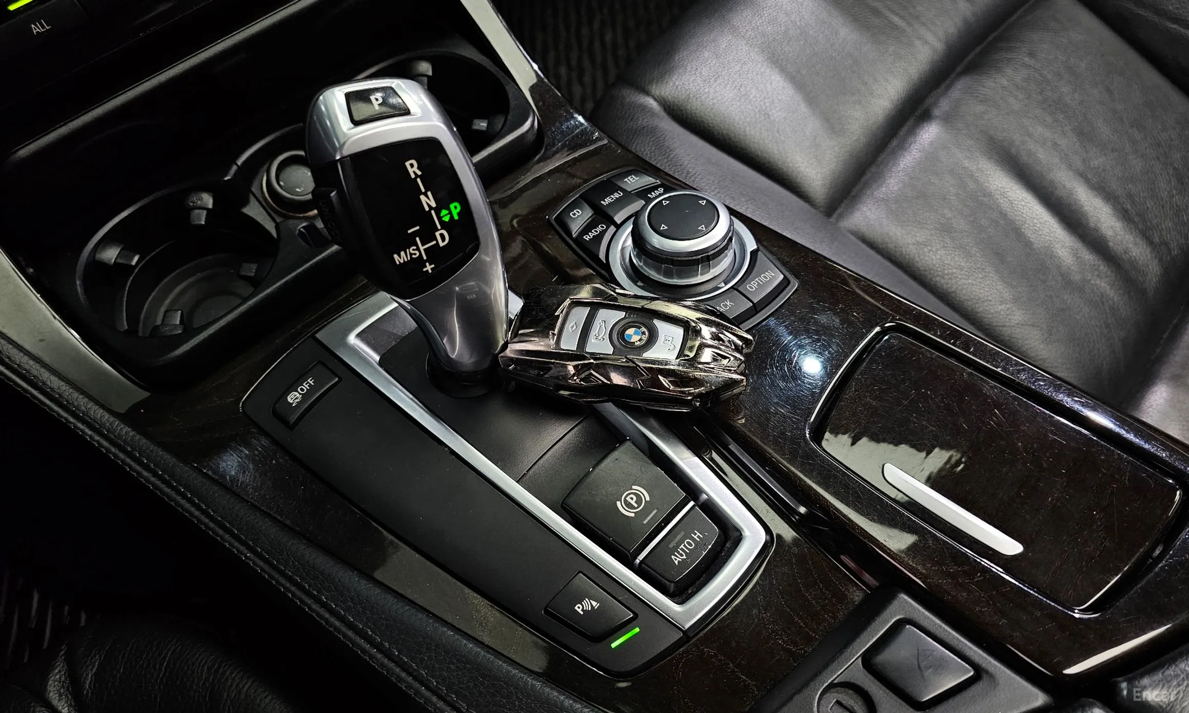 BMW 5 Series (F10) превью 9