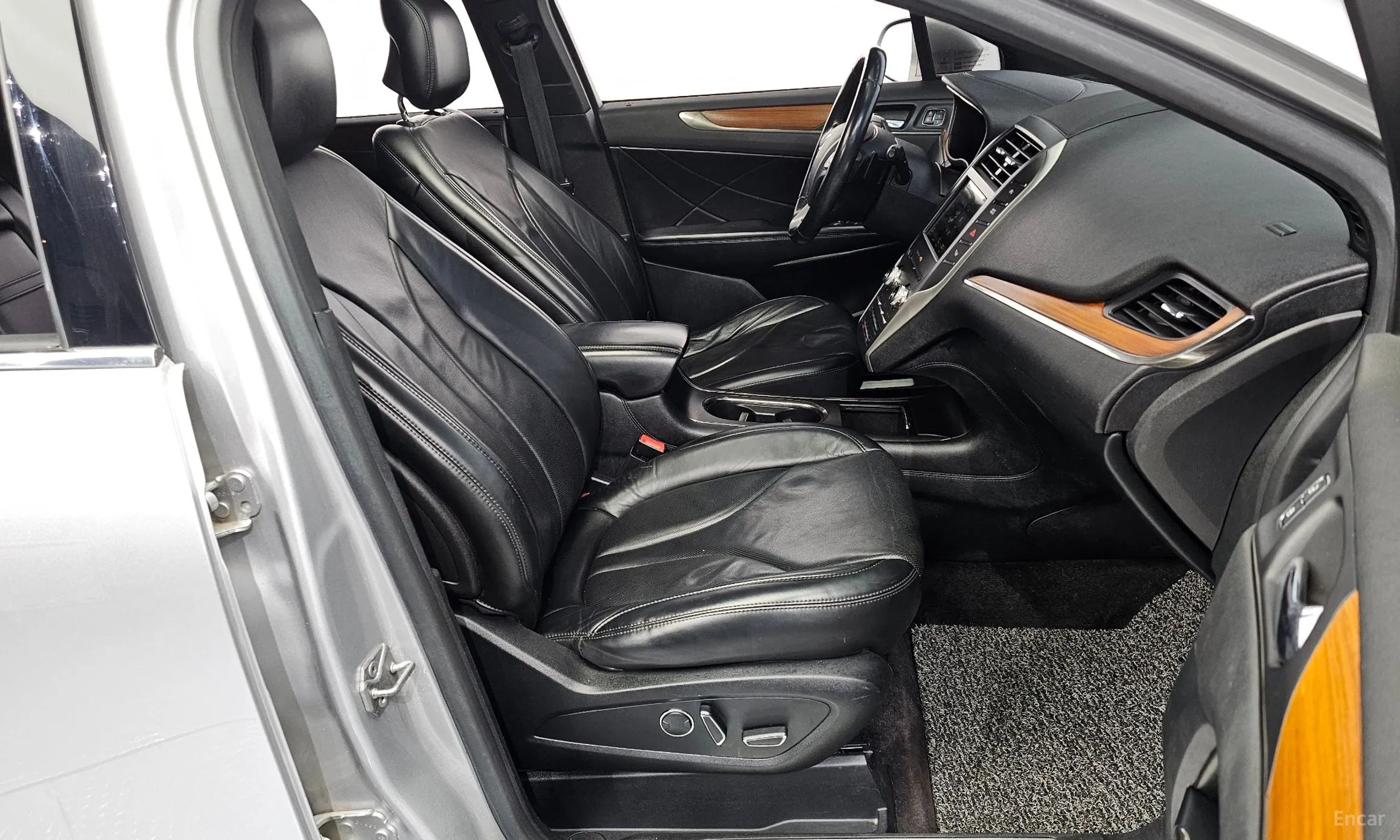 Lincoln MKC превью 10