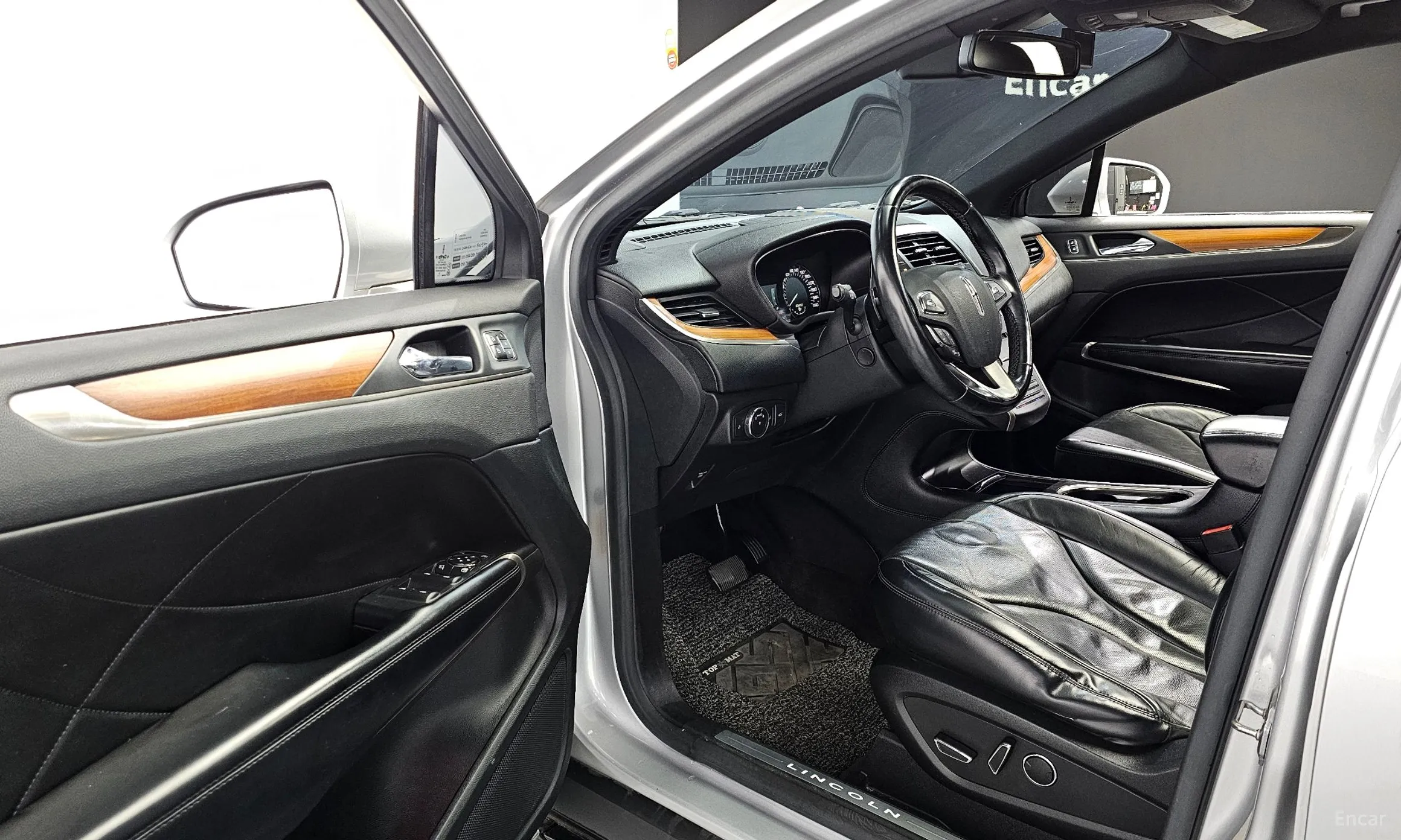 Lincoln MKC превью 11