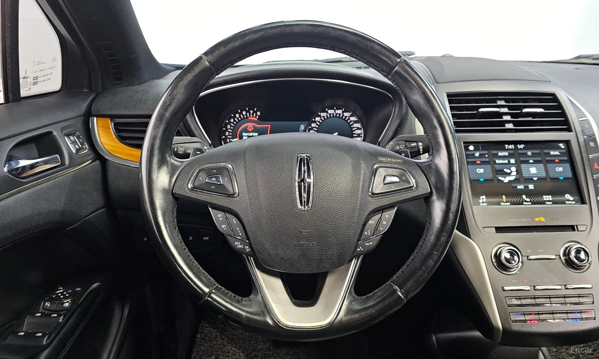 Lincoln MKC превью 13