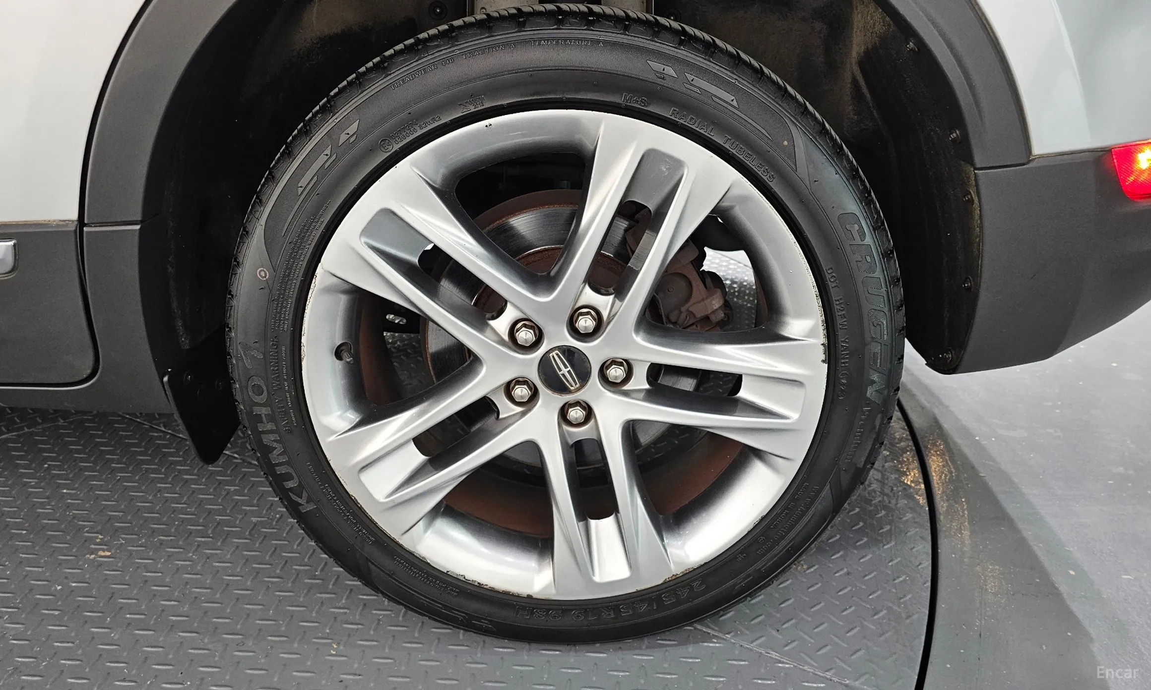 Lincoln MKC превью 5