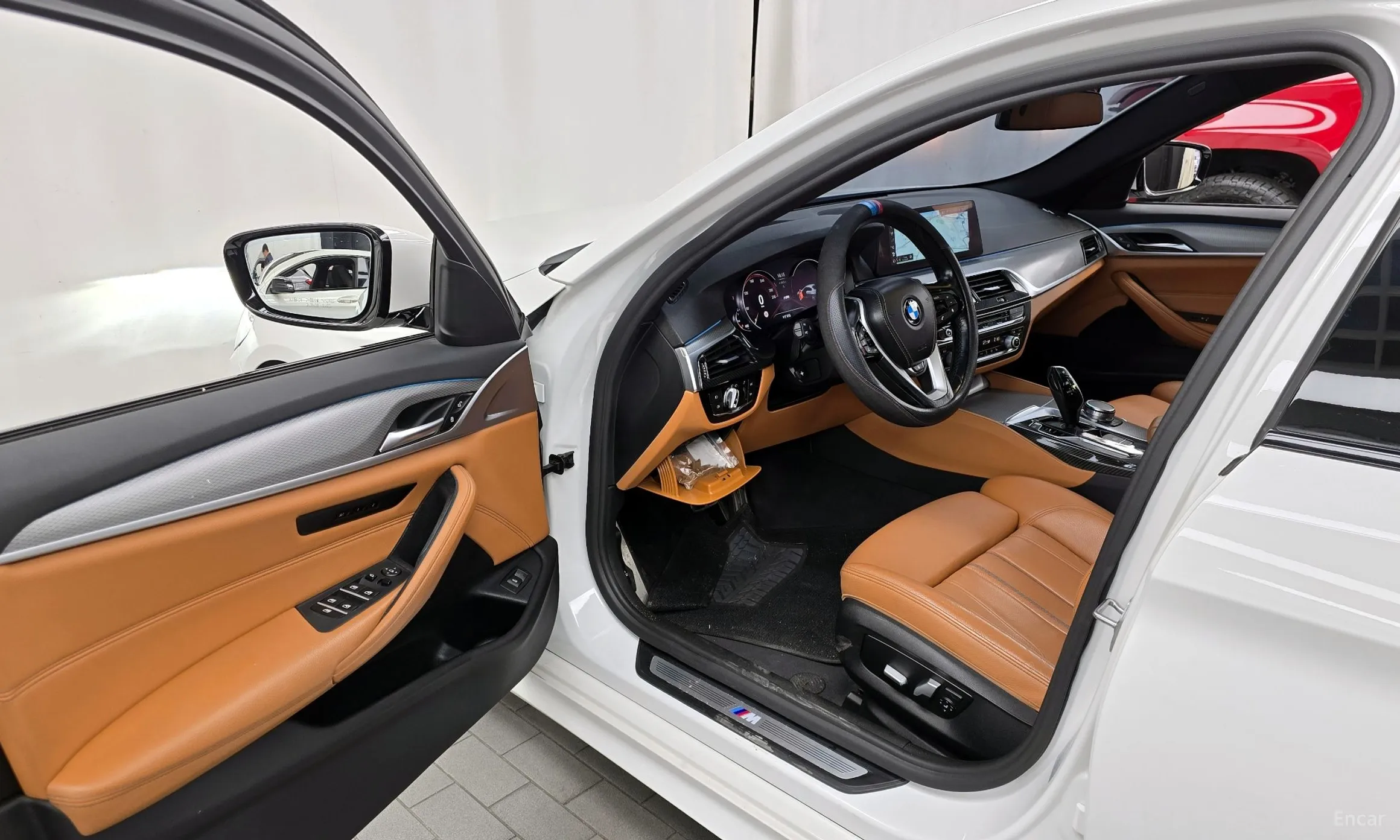 BMW 5 Series (G30) превью 10