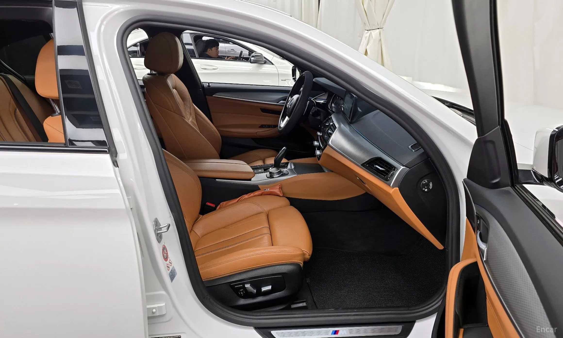 BMW 5 Series (G30) превью 11