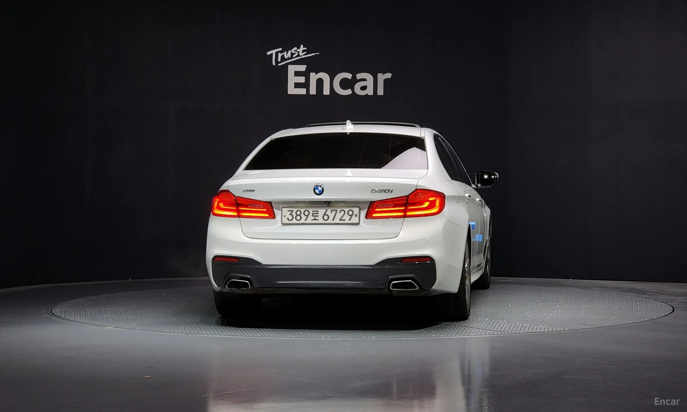 BMW 5 Series (G30) превью 4