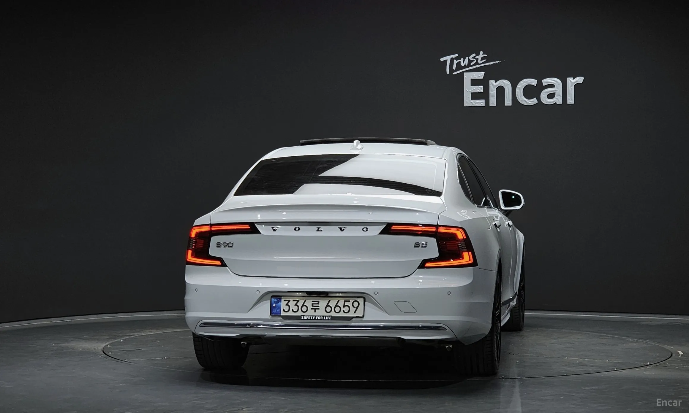 Volvo S90 превью 4