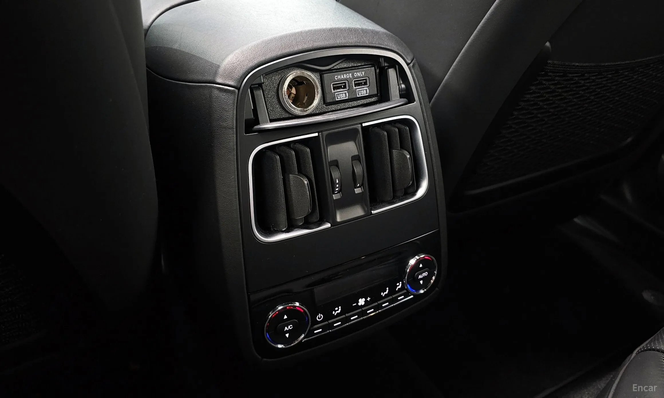 Maserati Levante превью 19