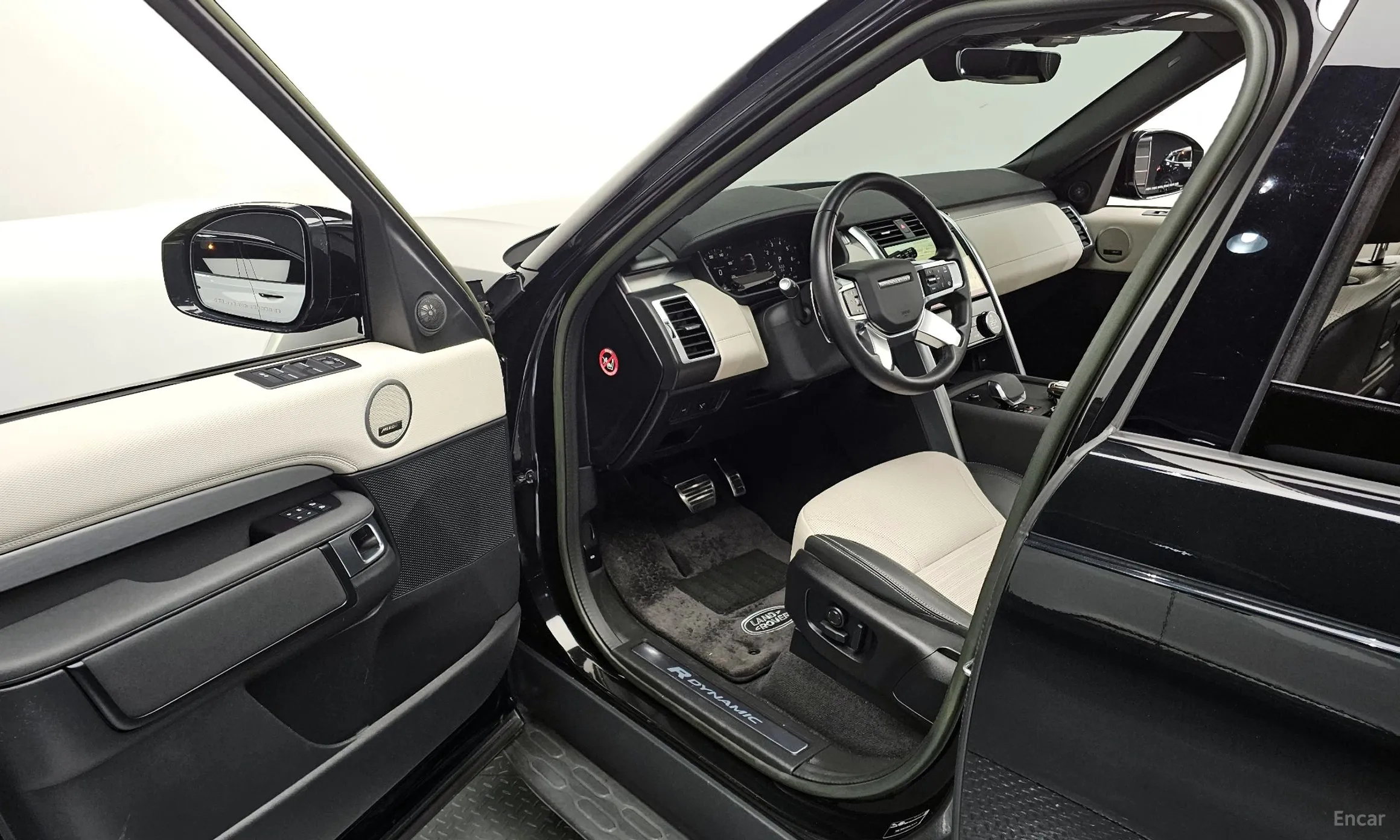 Land Rover Discovery 5 превью 11
