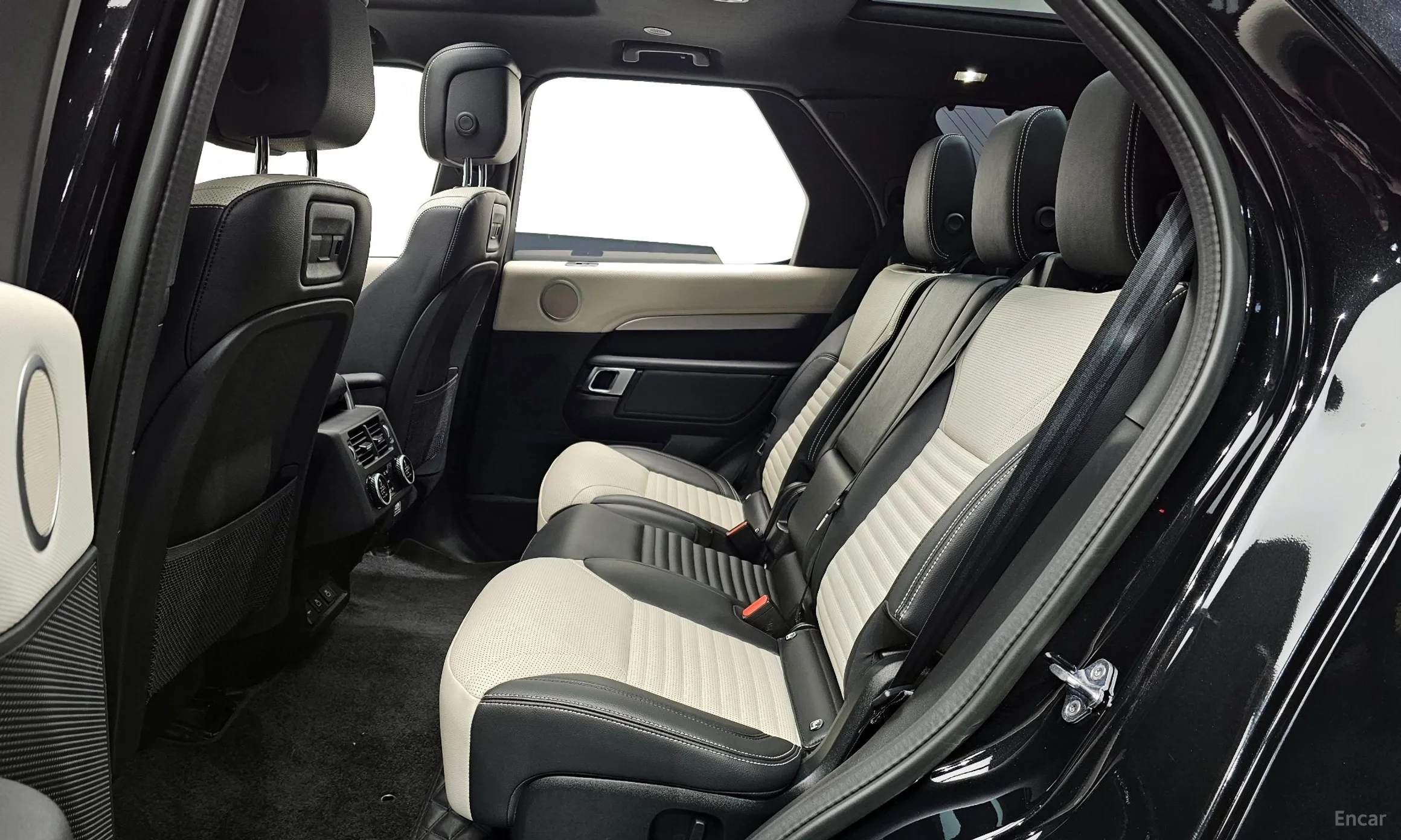 Land Rover Discovery 5 превью 12