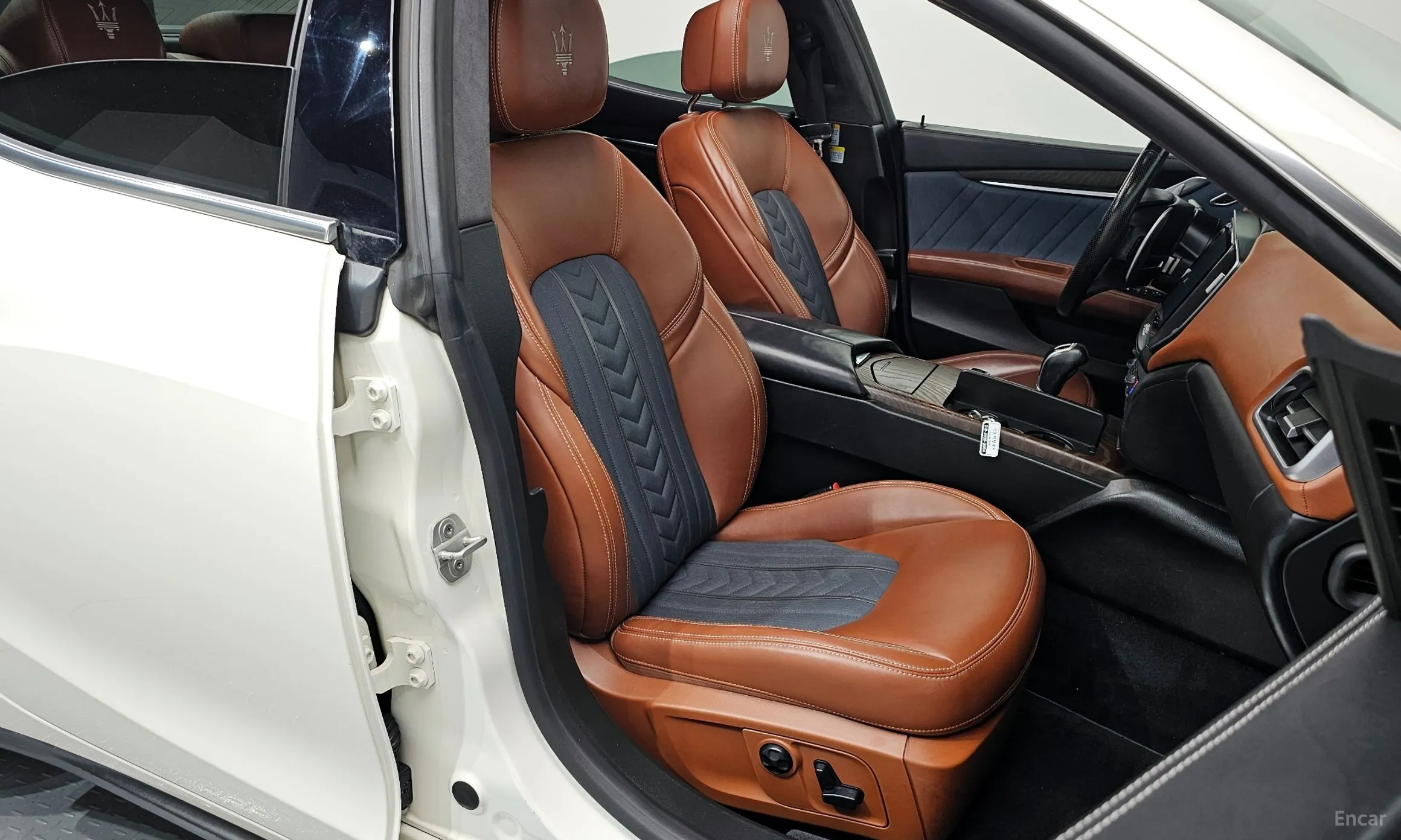 Maserati Ghibli превью 10