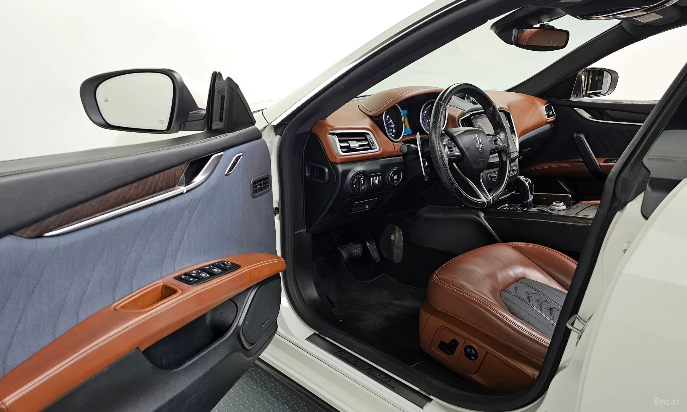 Maserati Ghibli превью 11