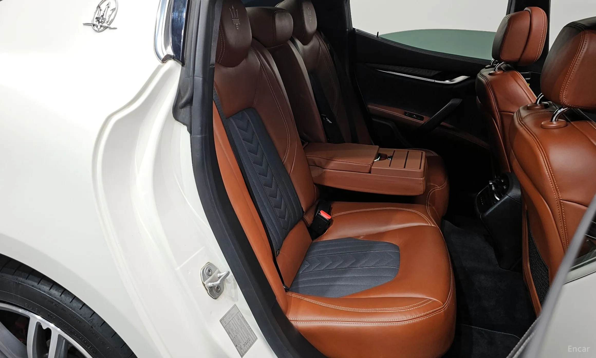 Maserati Ghibli превью 12