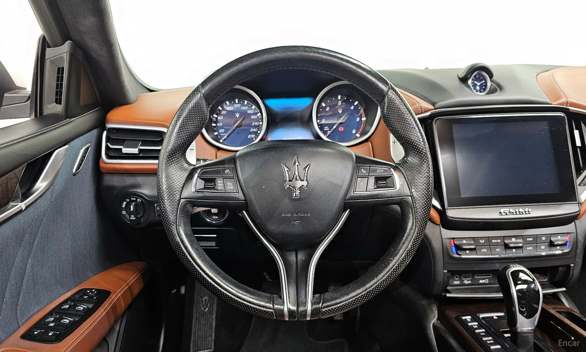 Maserati Ghibli превью 13