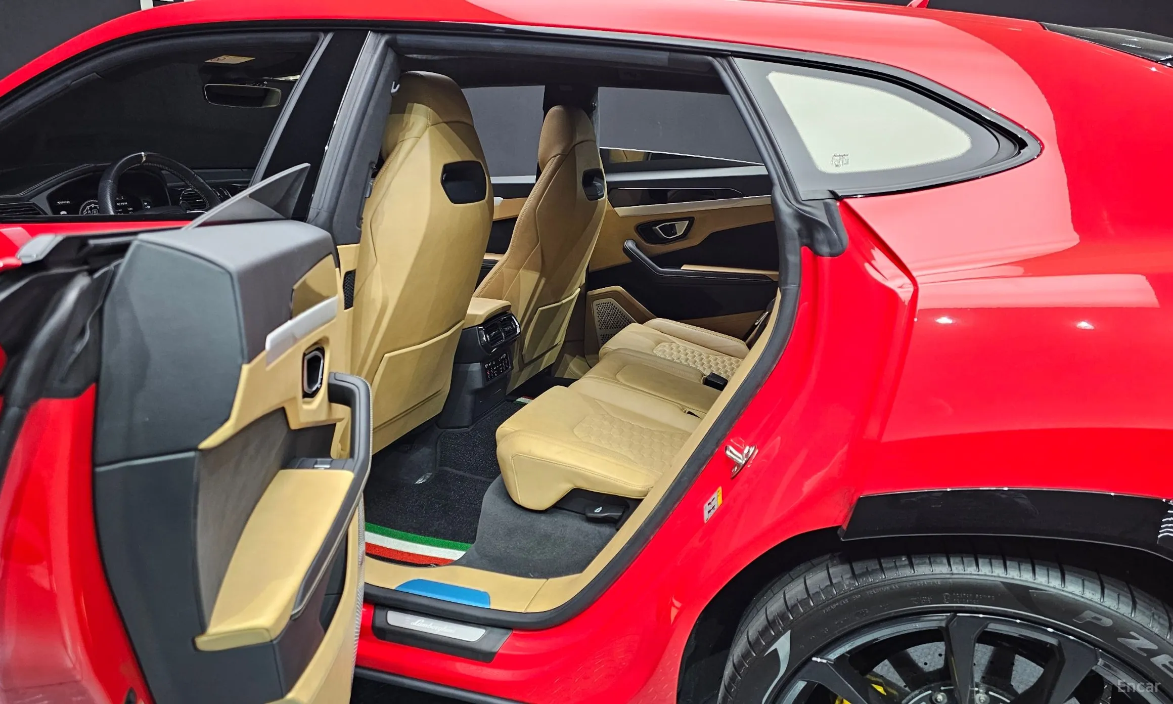 Lamborghini Urus превью 12
