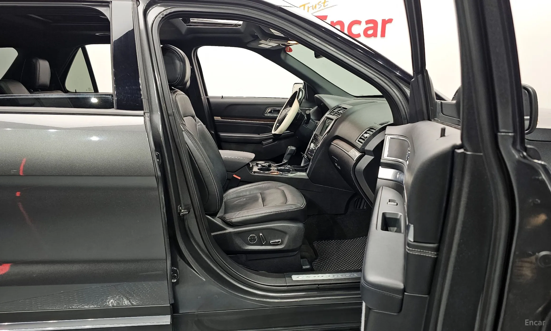 Ford Explorer превью 11