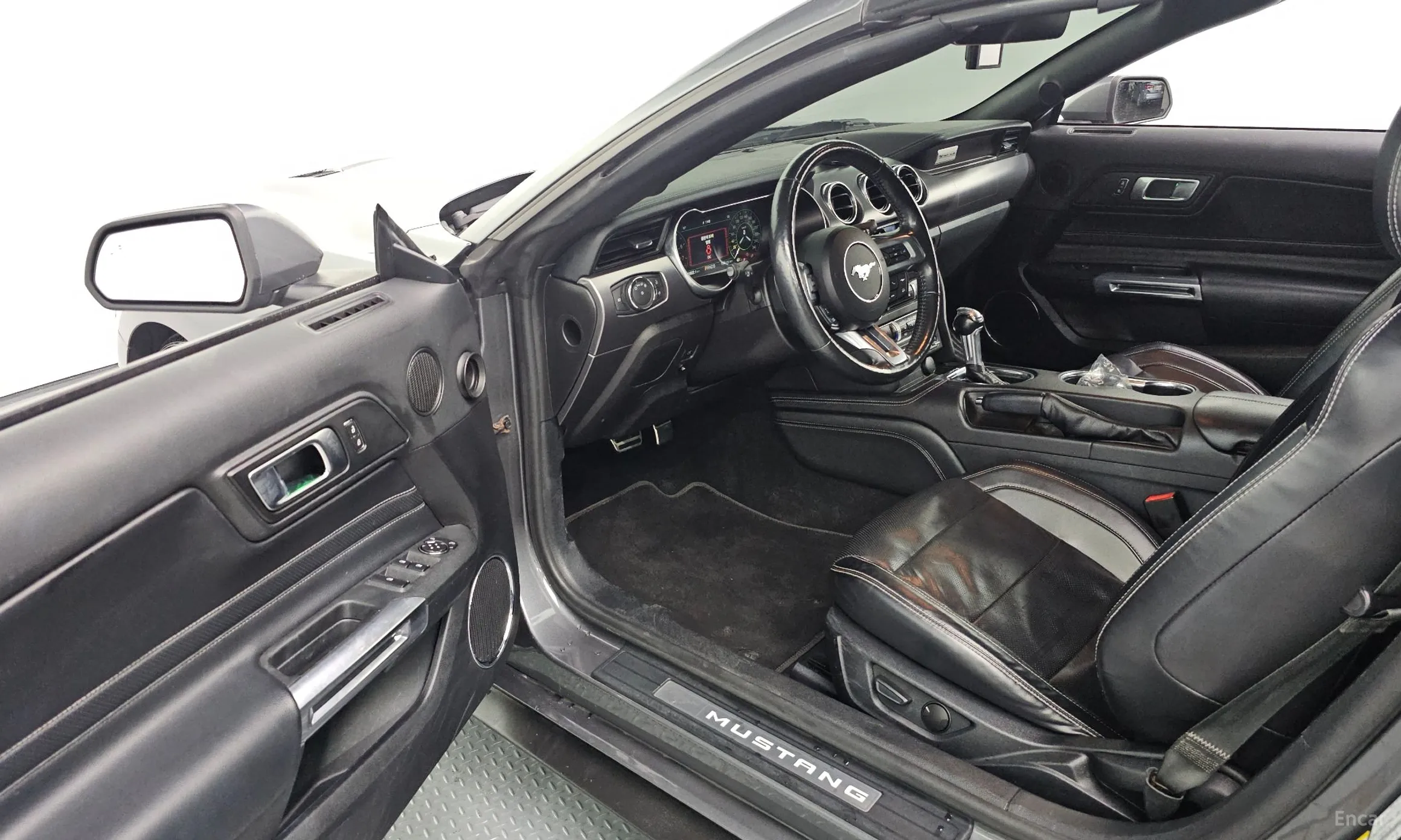 Ford Mustang превью 10