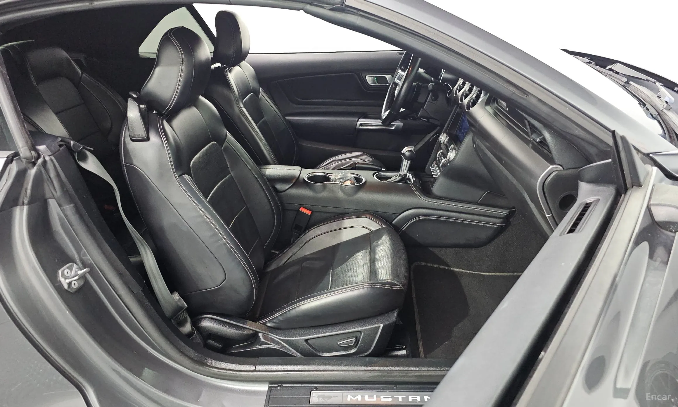 Ford Mustang превью 11