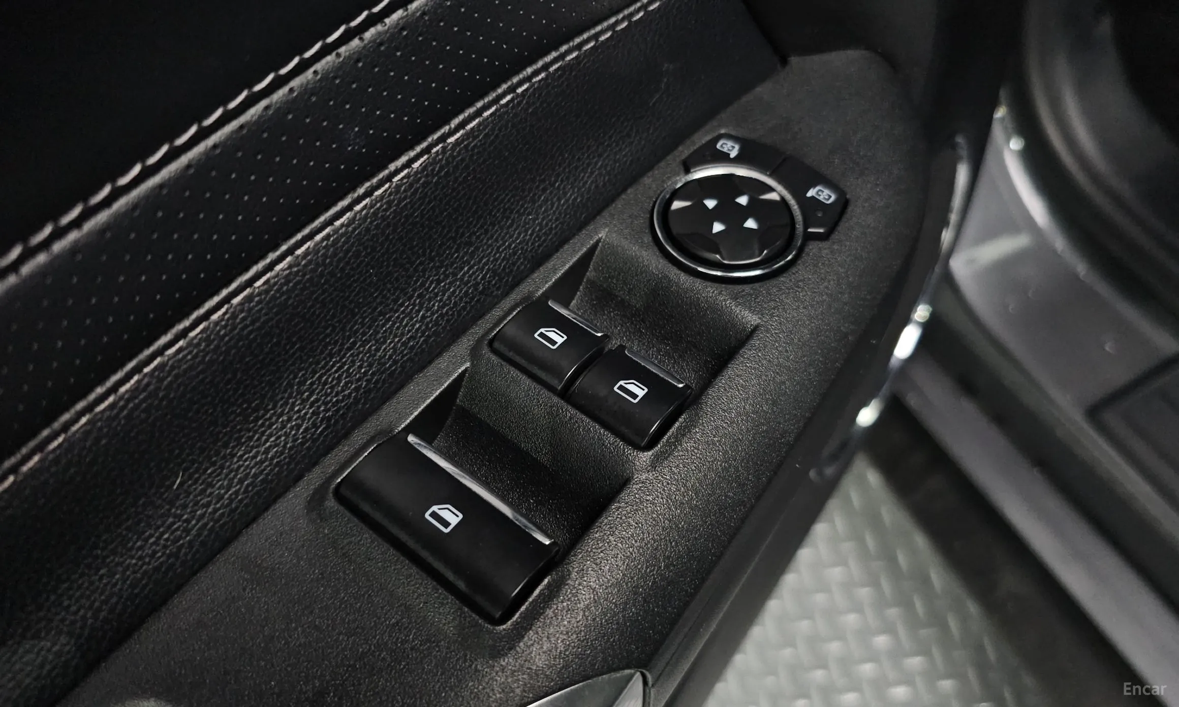 Ford Mustang превью 13