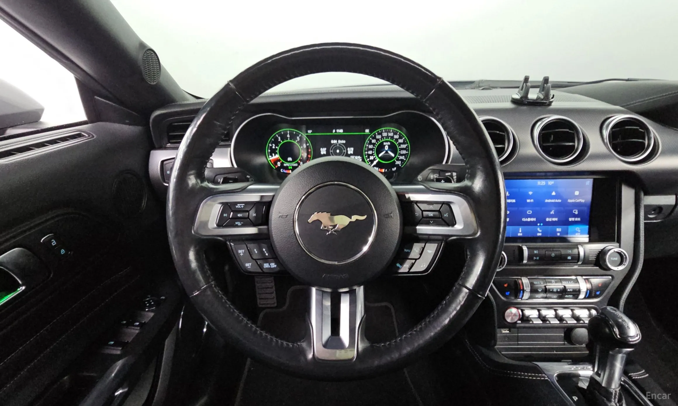 Ford Mustang превью 15