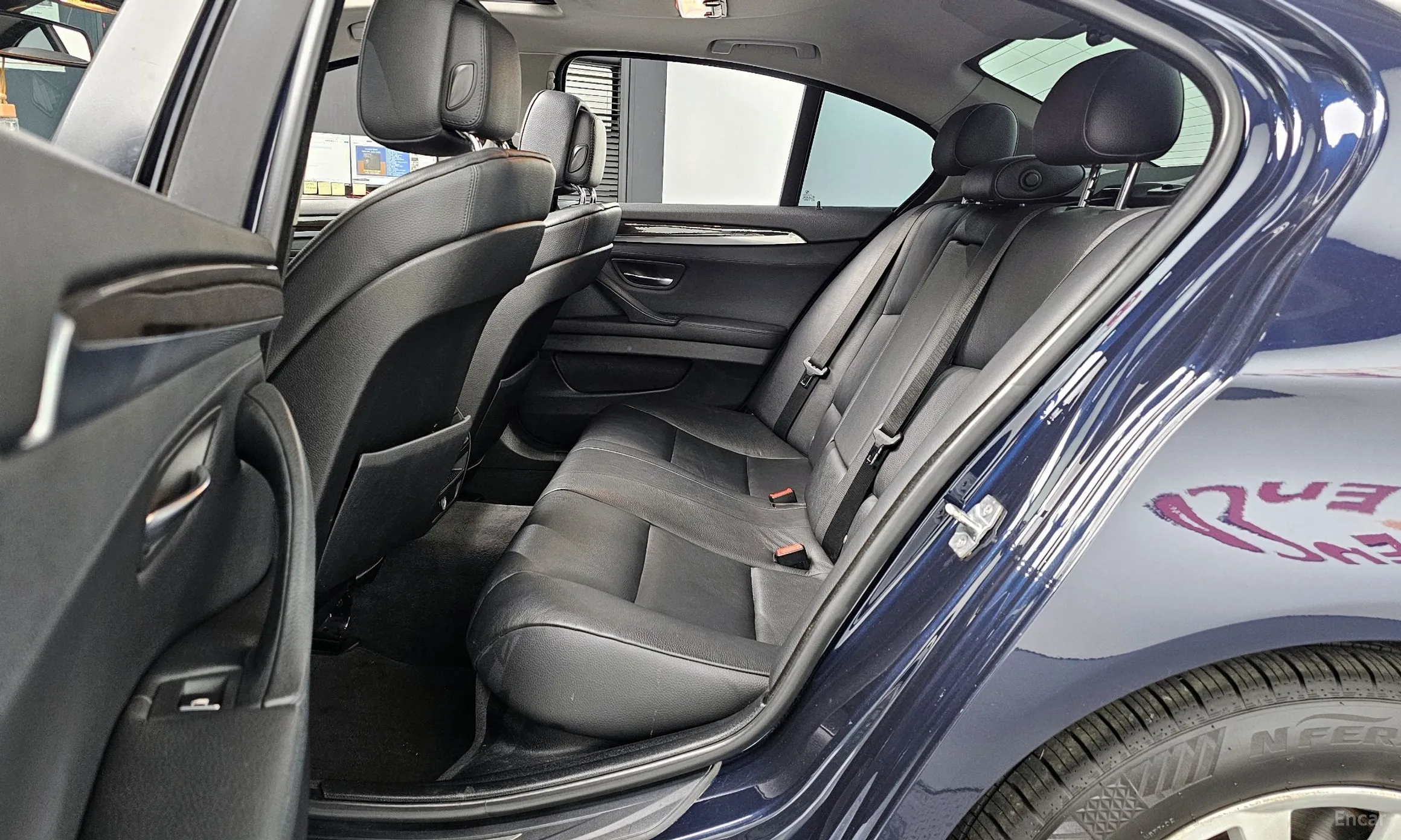 BMW 5 Series (F10) превью 12