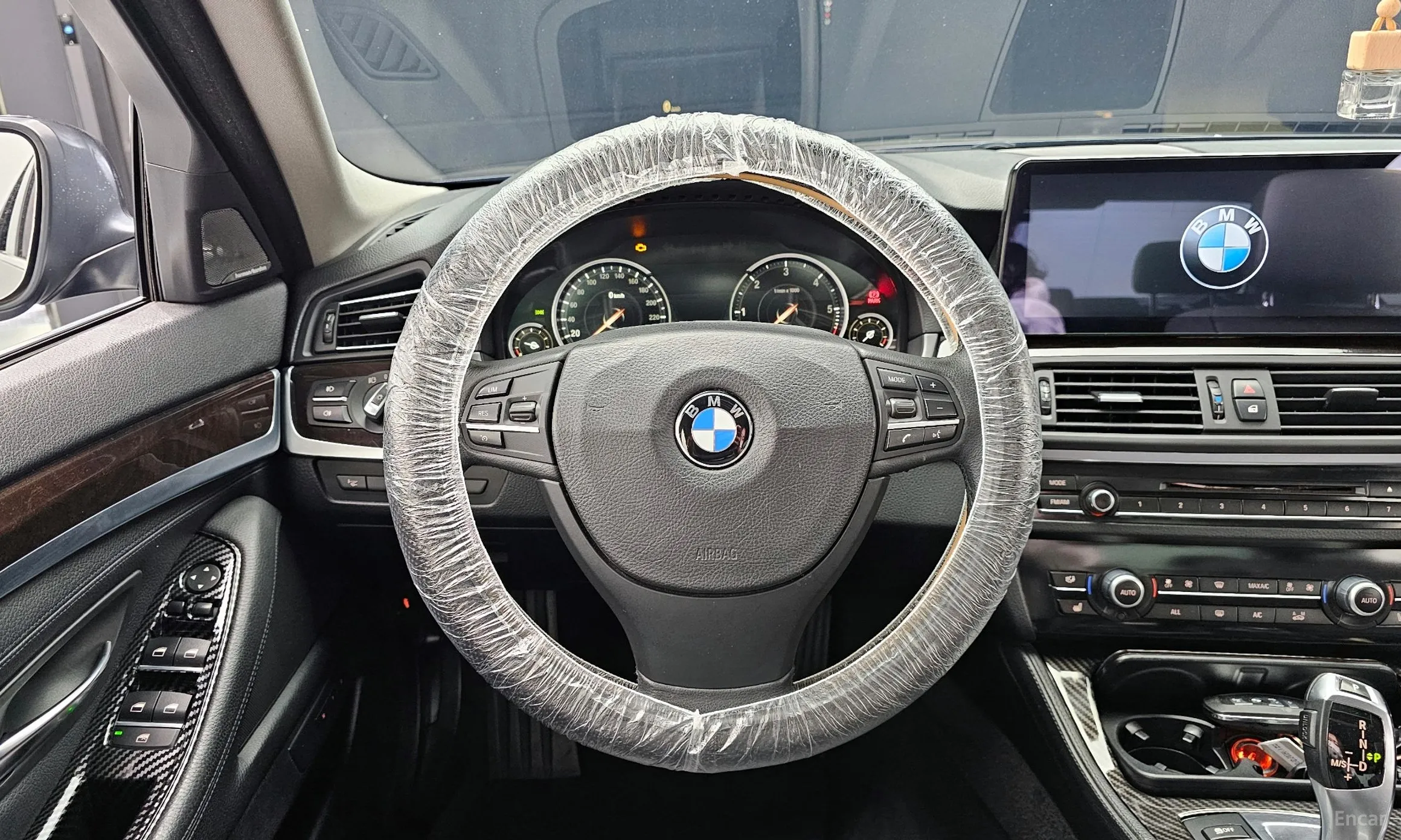 BMW 5 Series (F10) превью 13