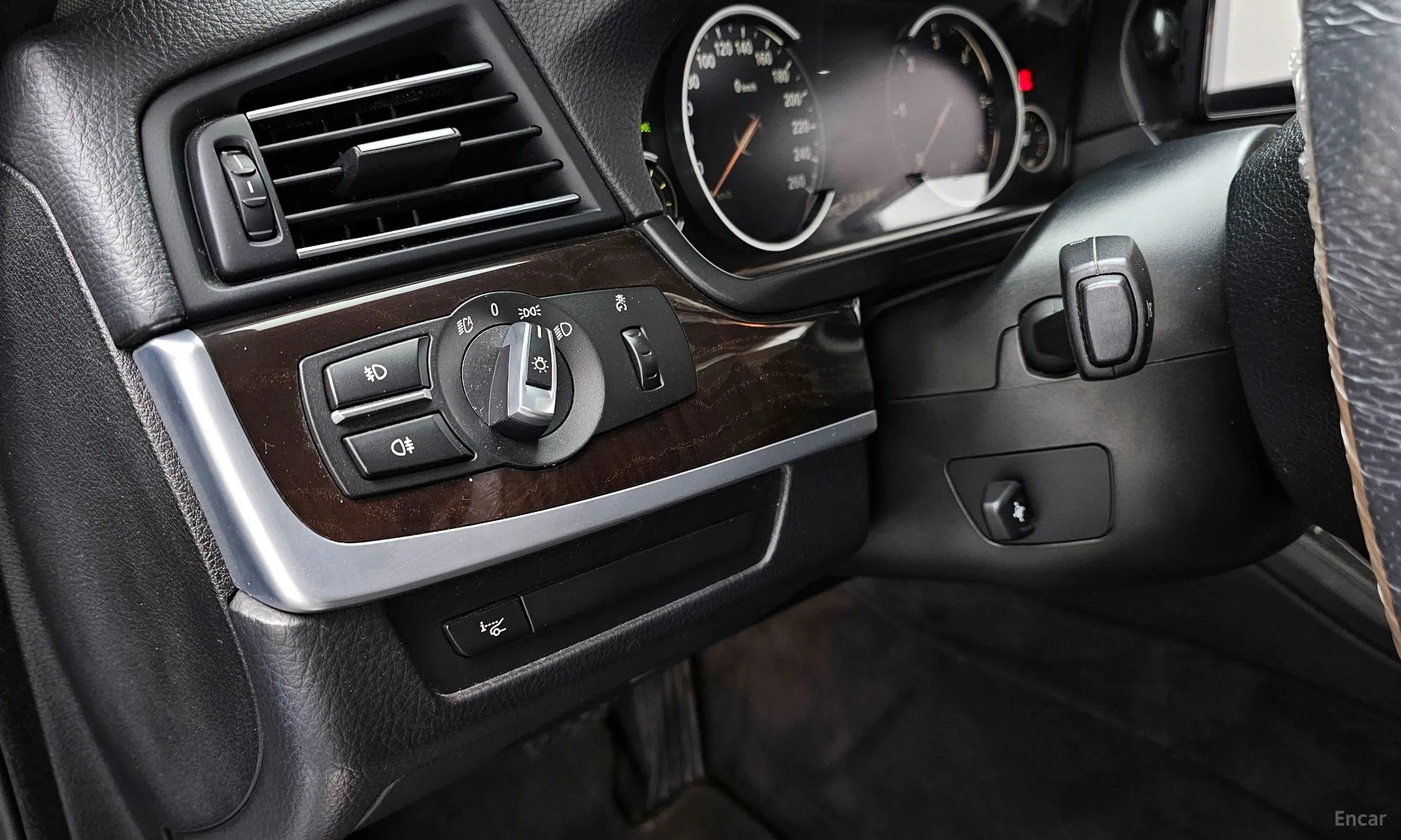 BMW 5 Series (F10) превью 18
