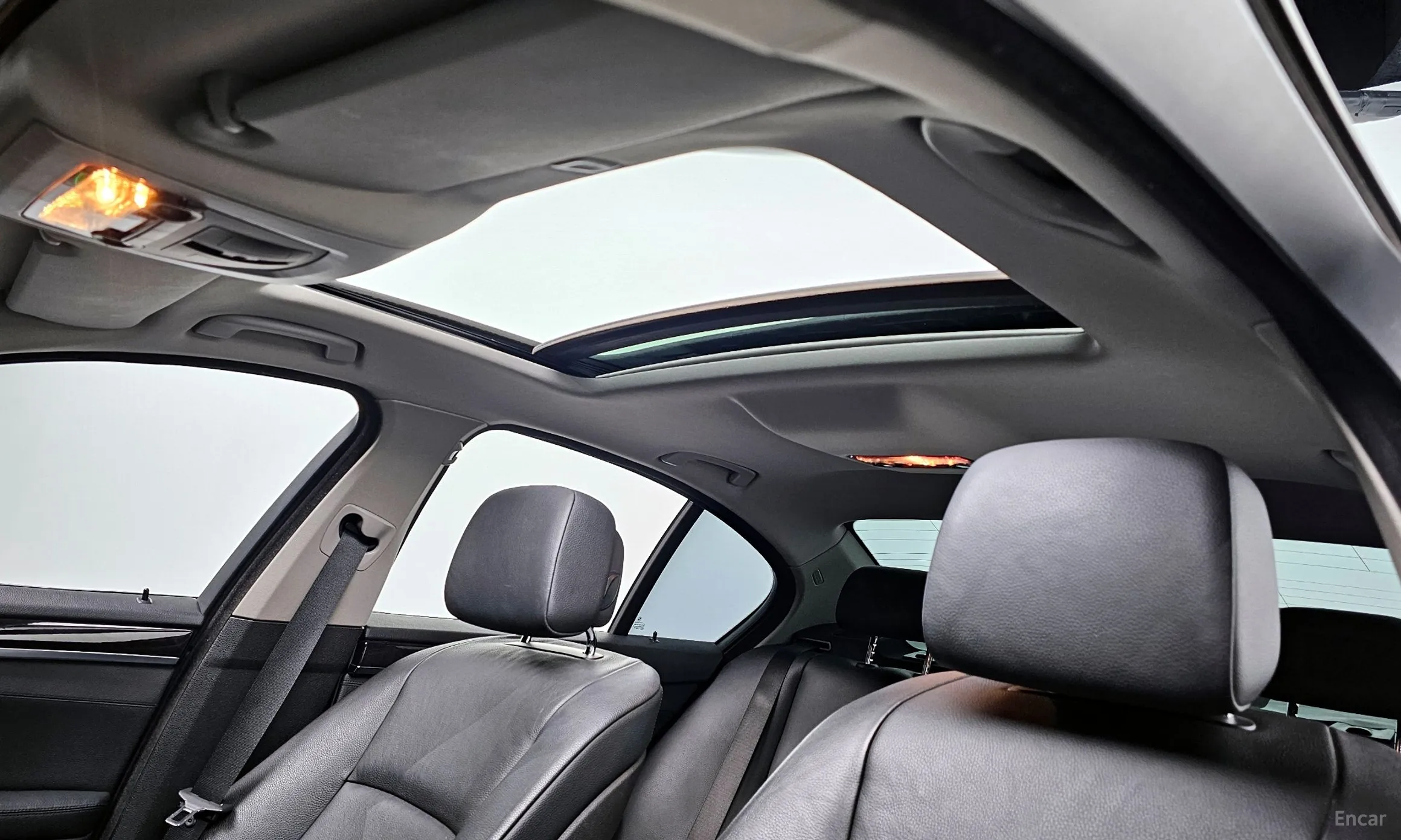 BMW 5 Series (F10) превью 19