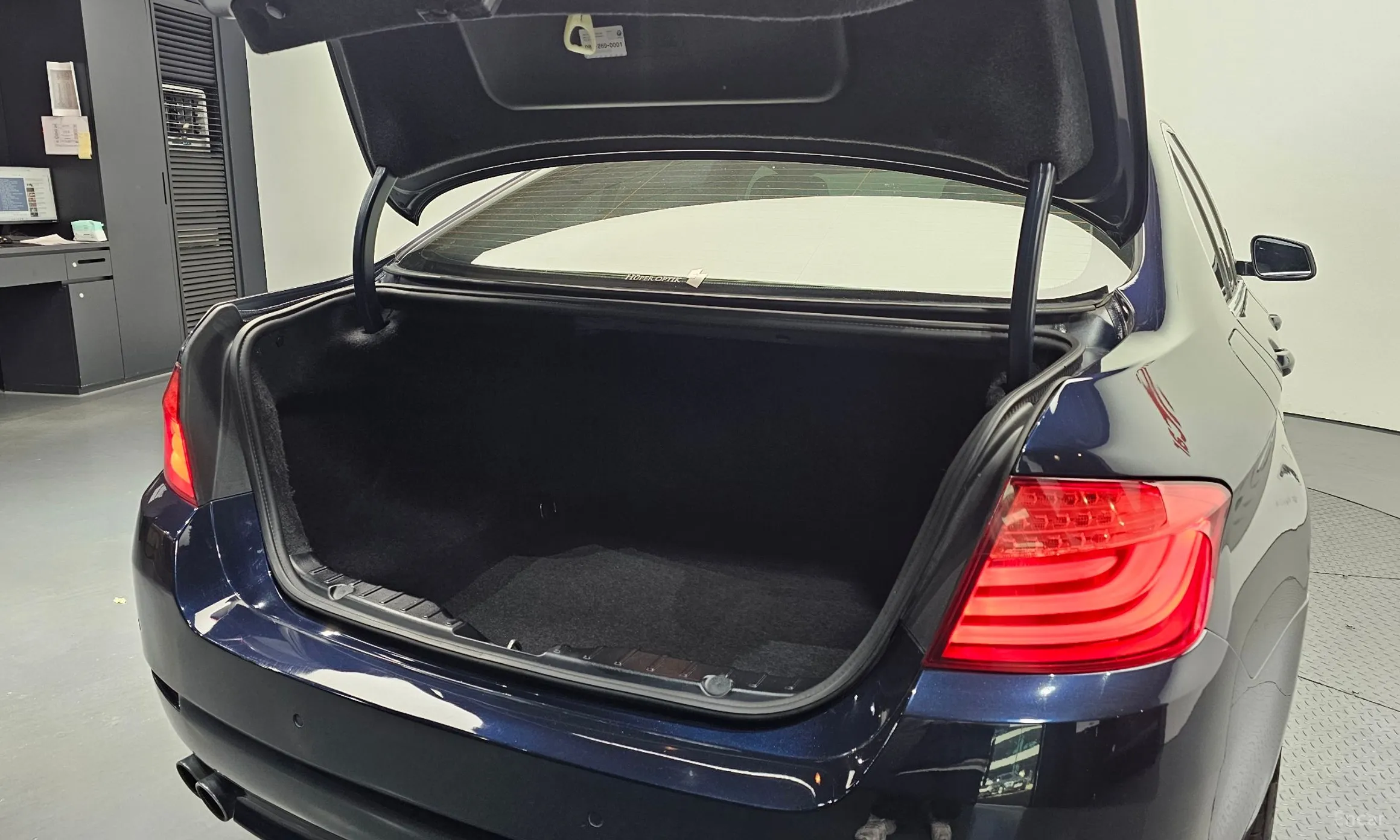 BMW 5 Series (F10) превью 20