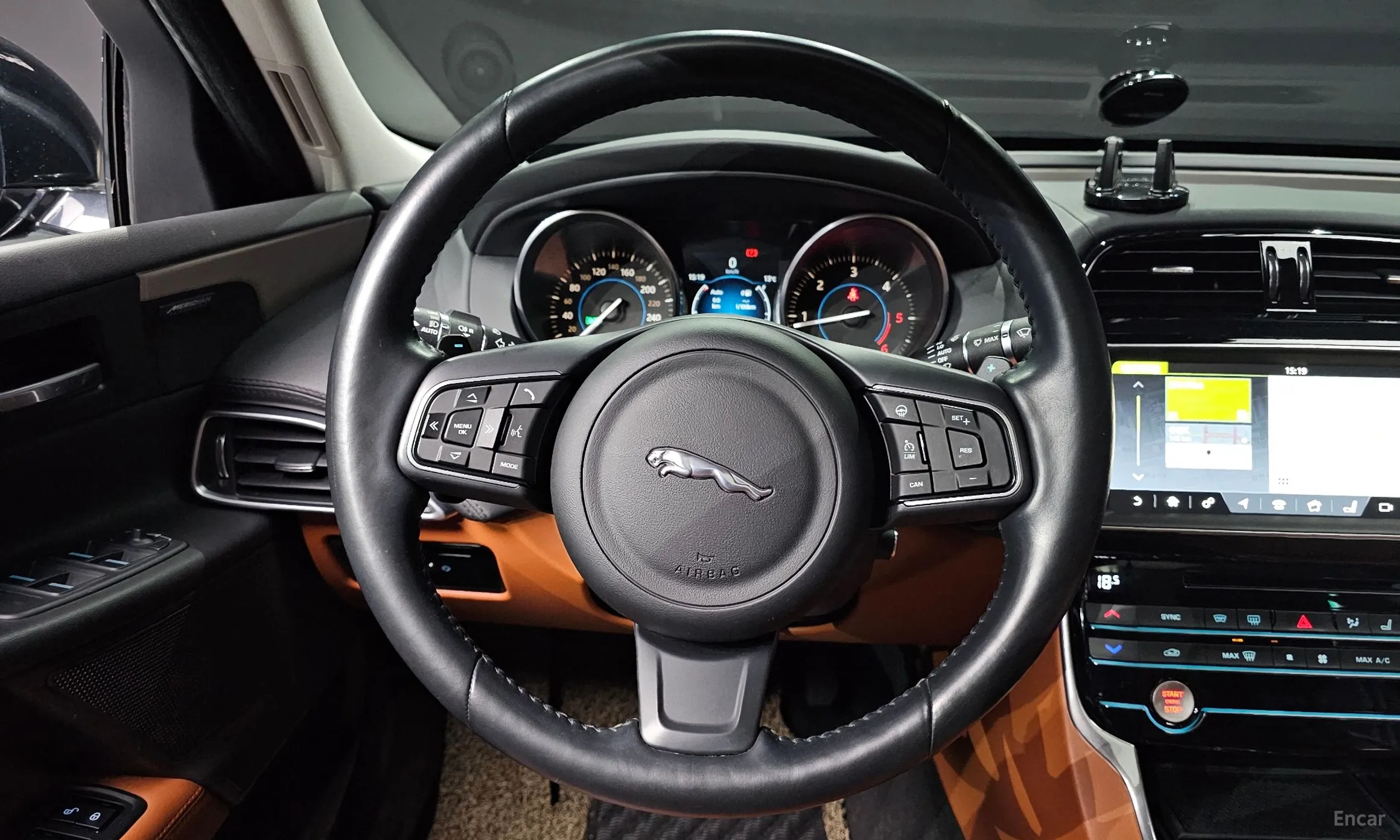 Jaguar XE превью 13