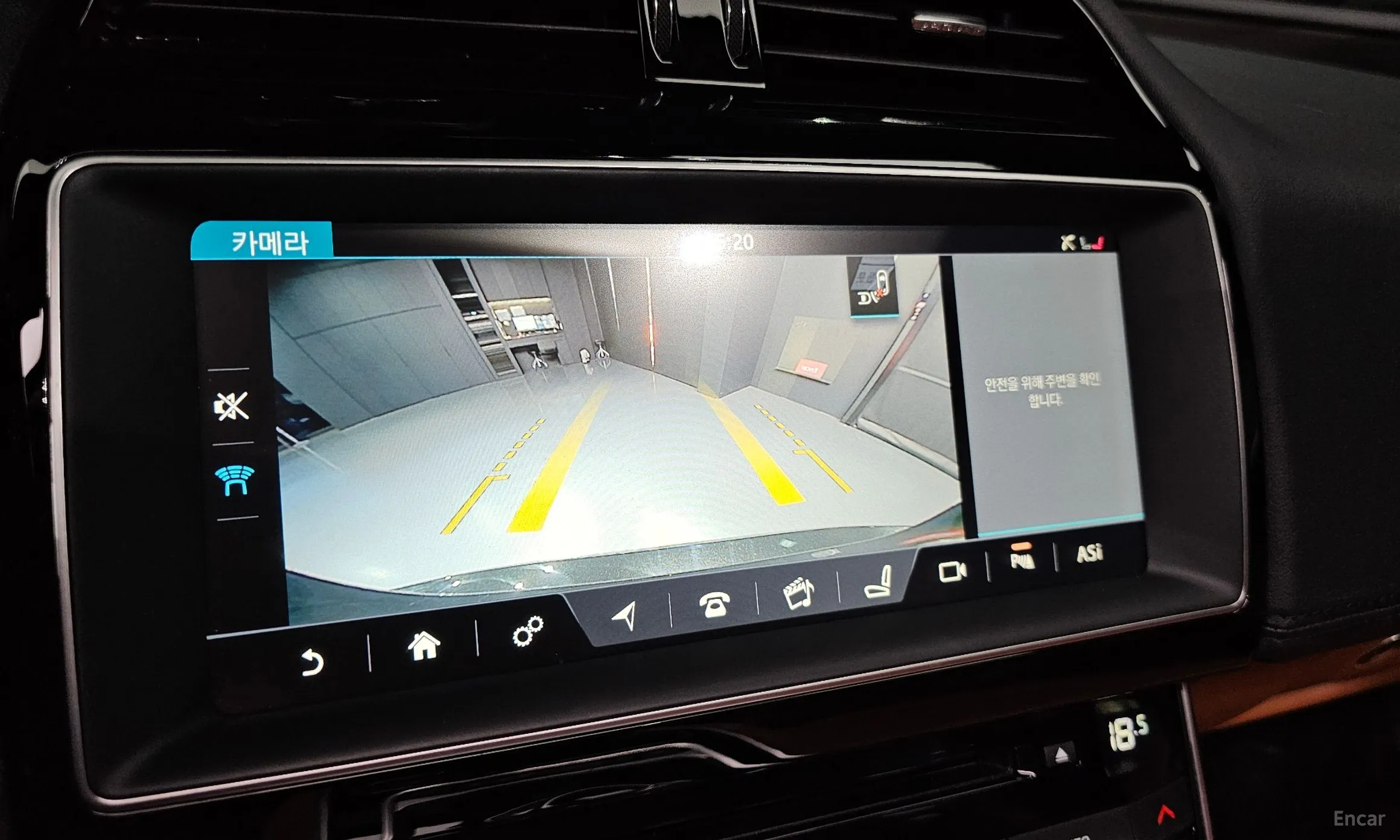 Jaguar XE превью 16