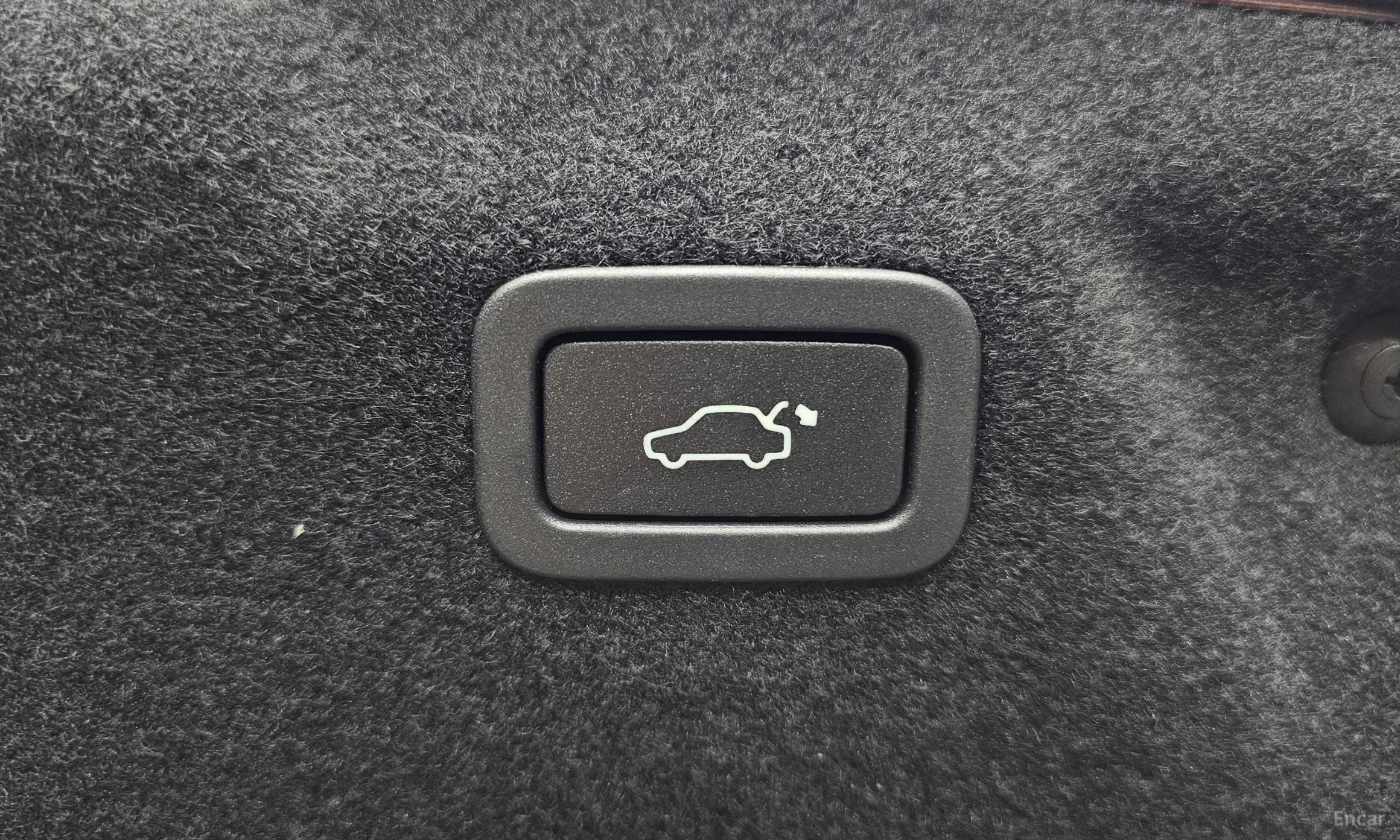Jaguar XE превью 20