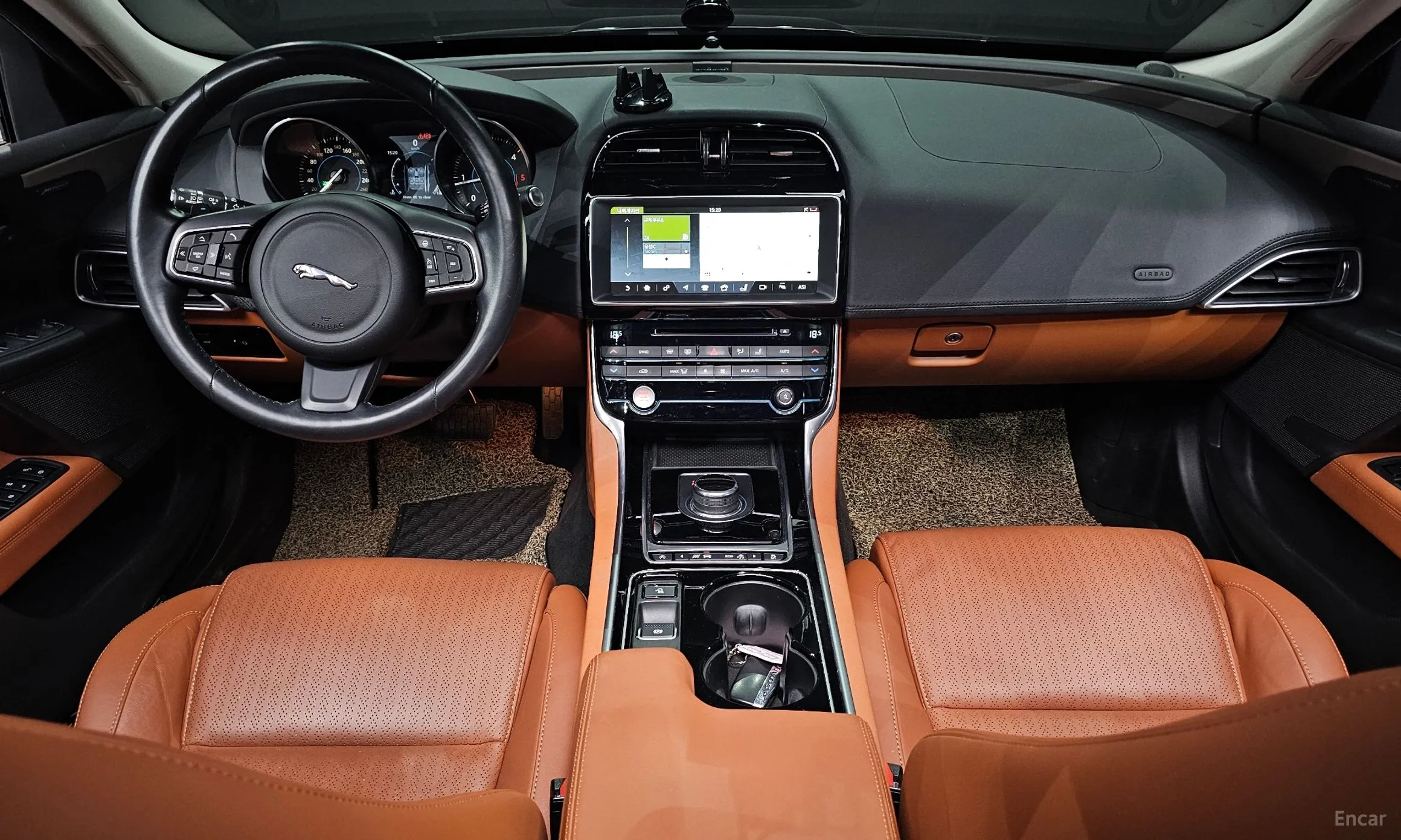 Jaguar XE превью 7
