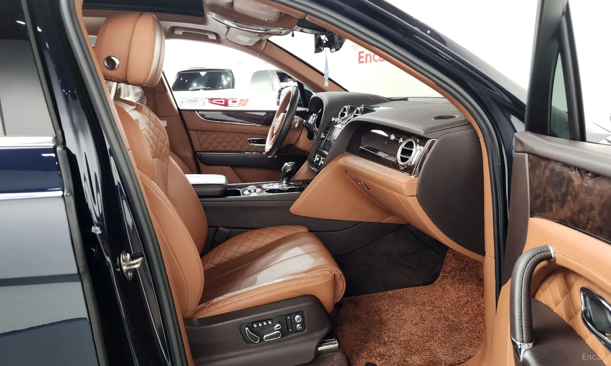Bentley Bentayga превью 11