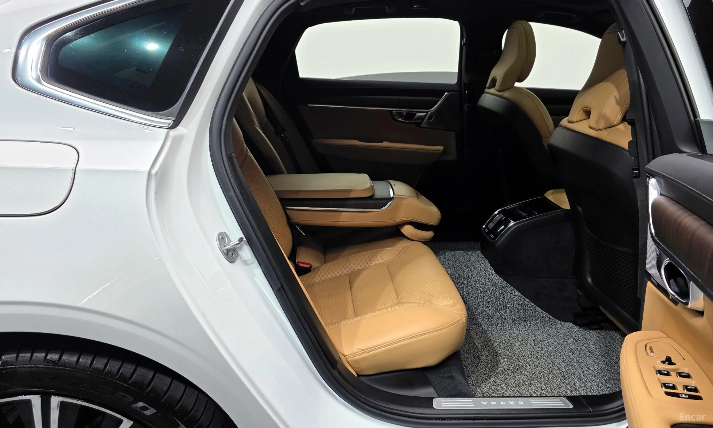 Volvo S90 превью 12