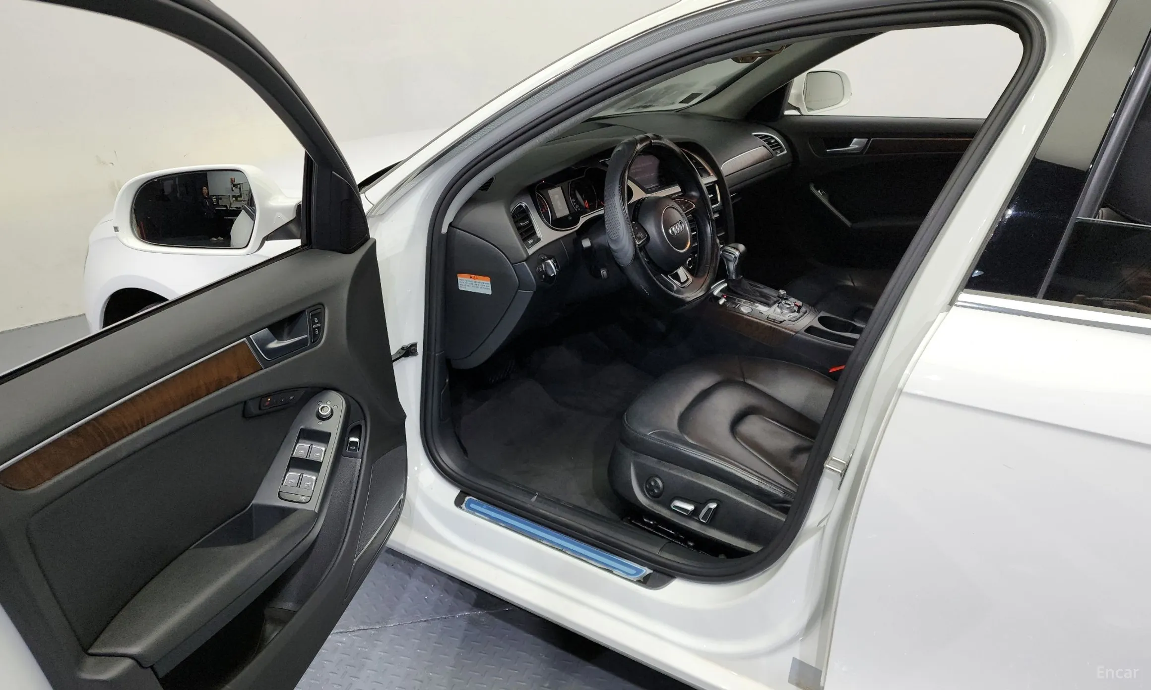 Audi New A4 превью 10
