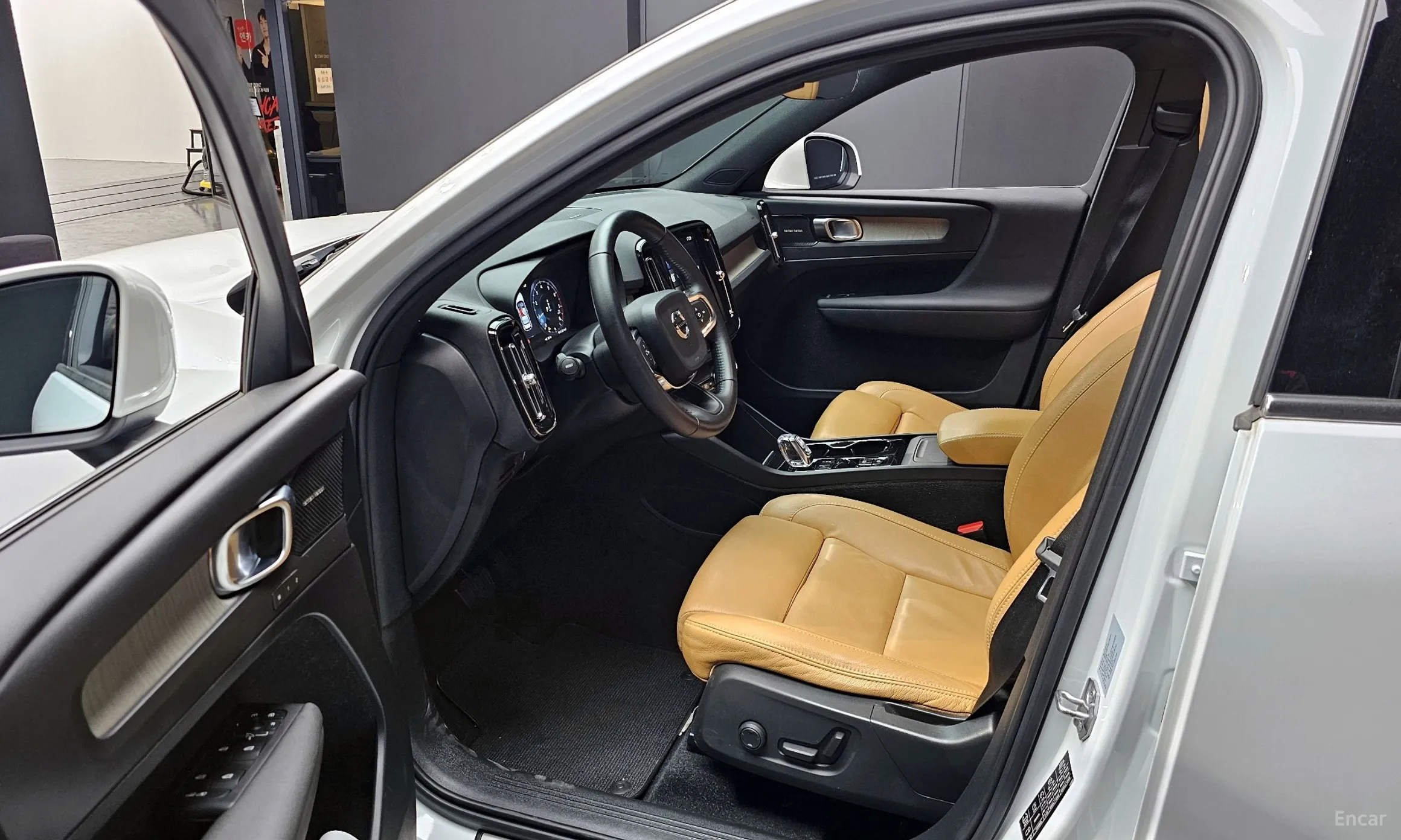 Volvo XC40 превью 10