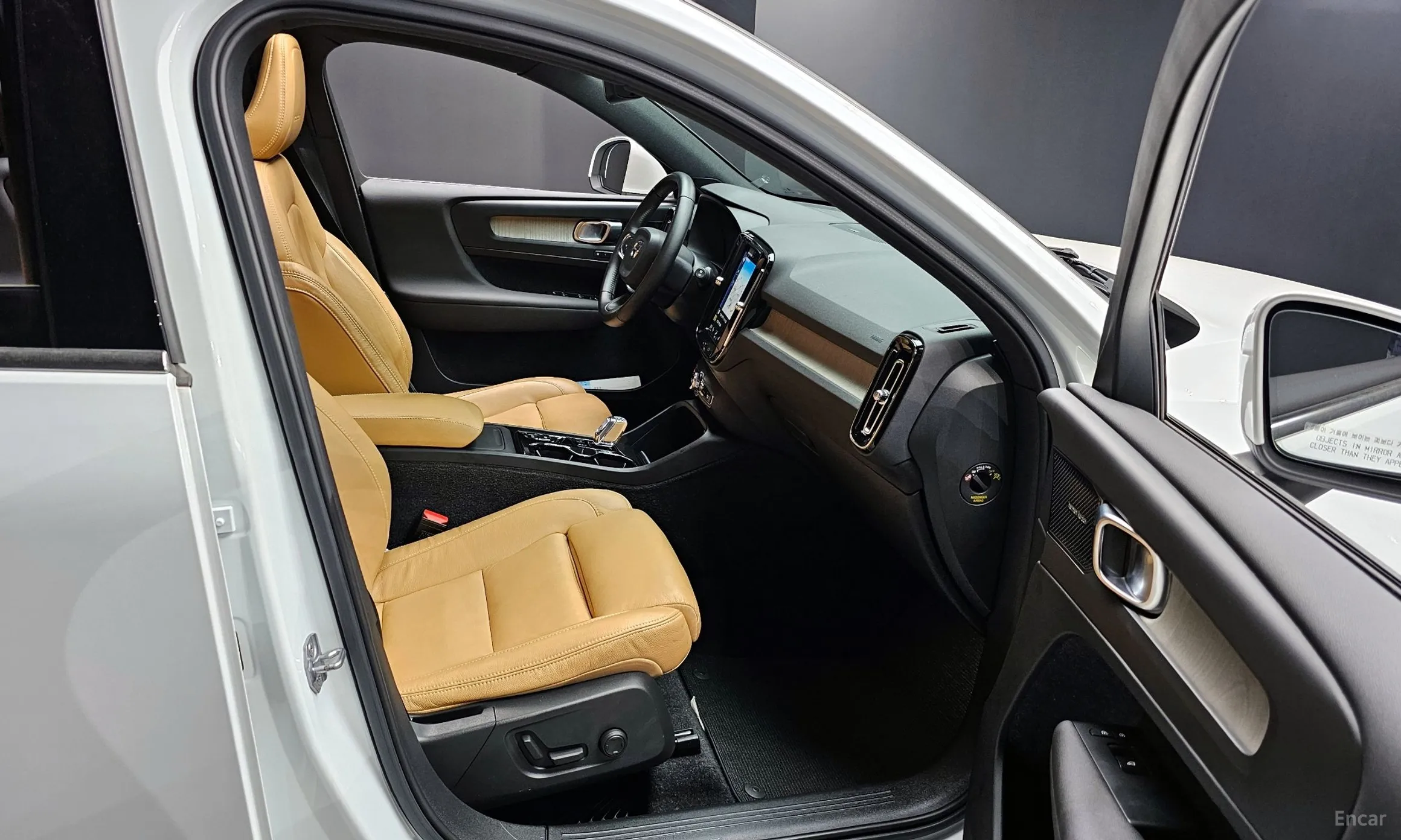 Volvo XC40 превью 11